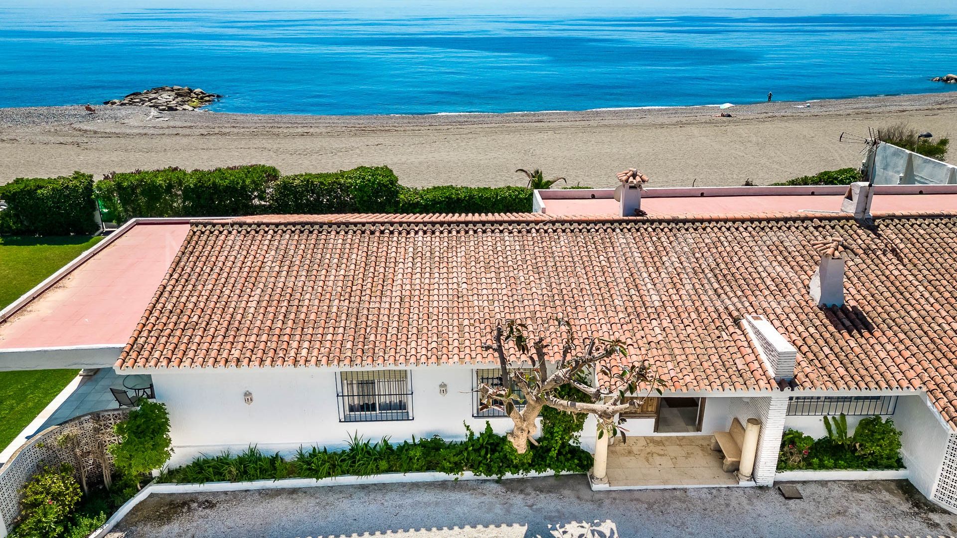 Buy villa with 4 bedrooms in Guadalmina Baja
