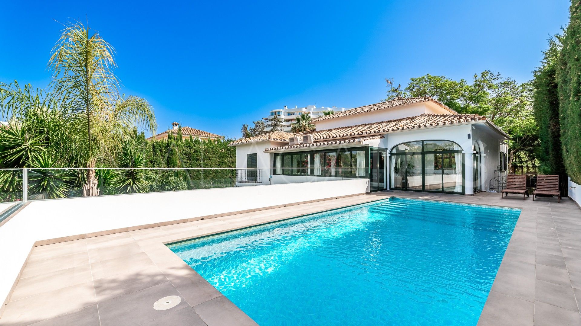 Villa for sale in Guadalmina Alta