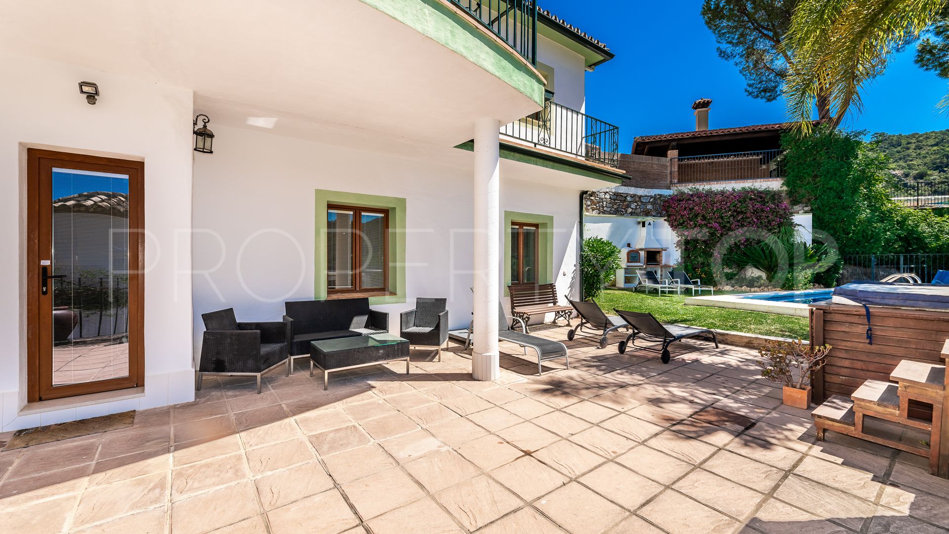 For sale villa in Benahavis with 5 bedrooms