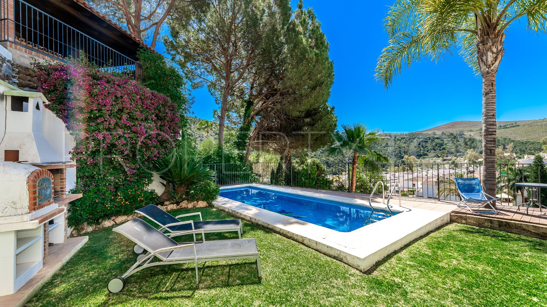 For sale villa in Benahavis with 5 bedrooms