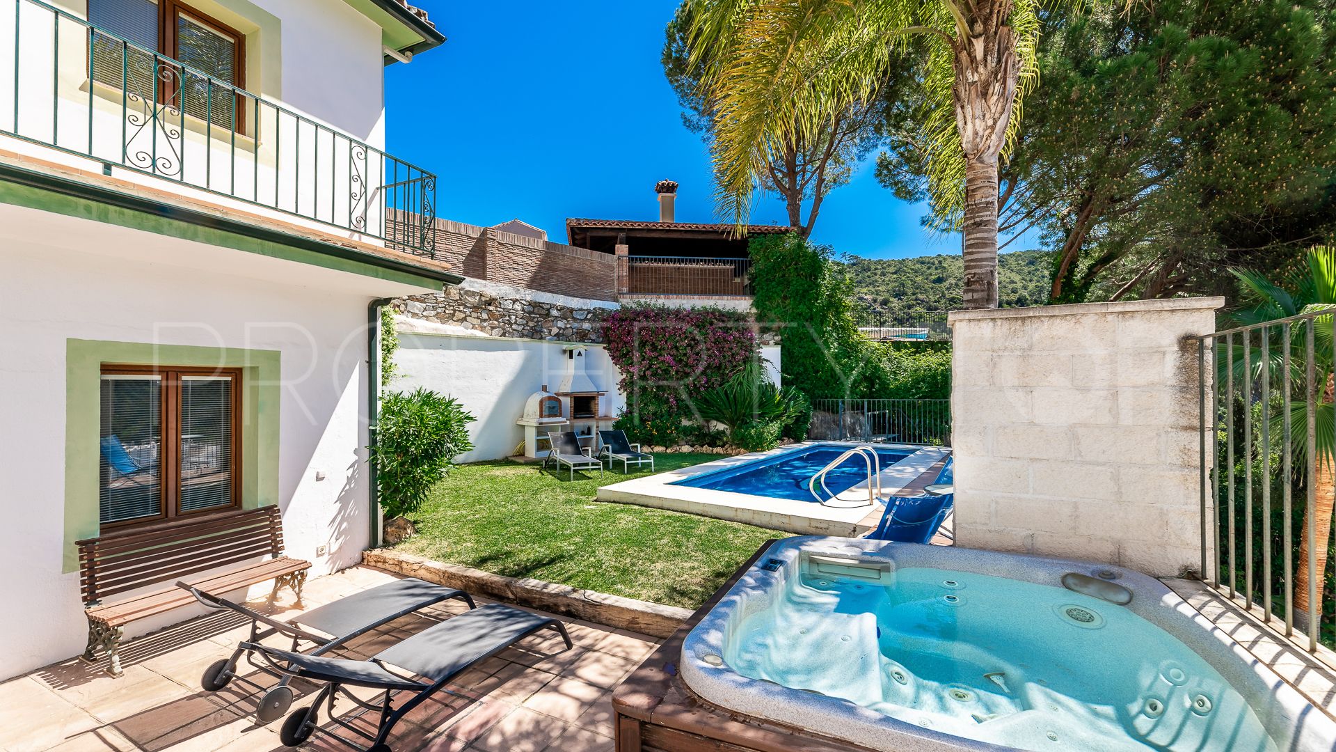 For sale villa in Benahavis with 5 bedrooms