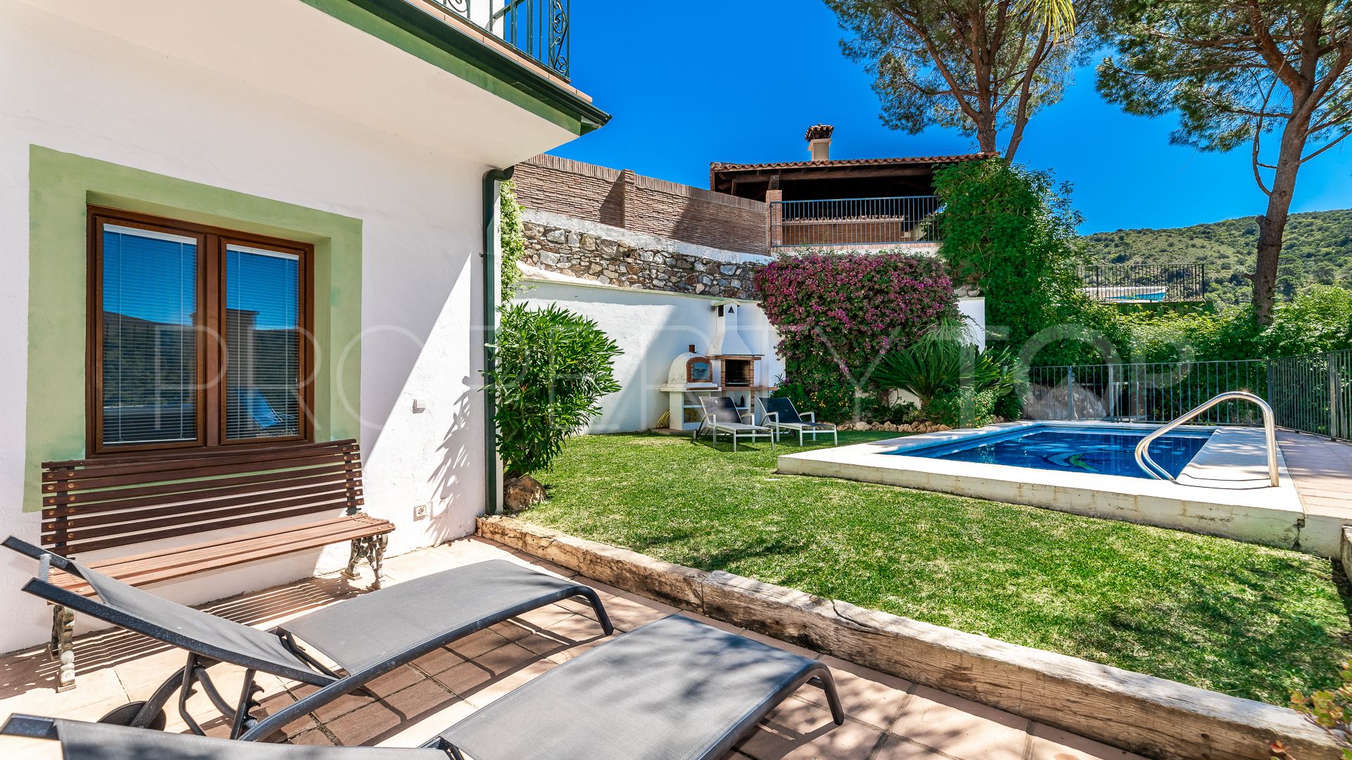 For sale villa in Benahavis with 5 bedrooms