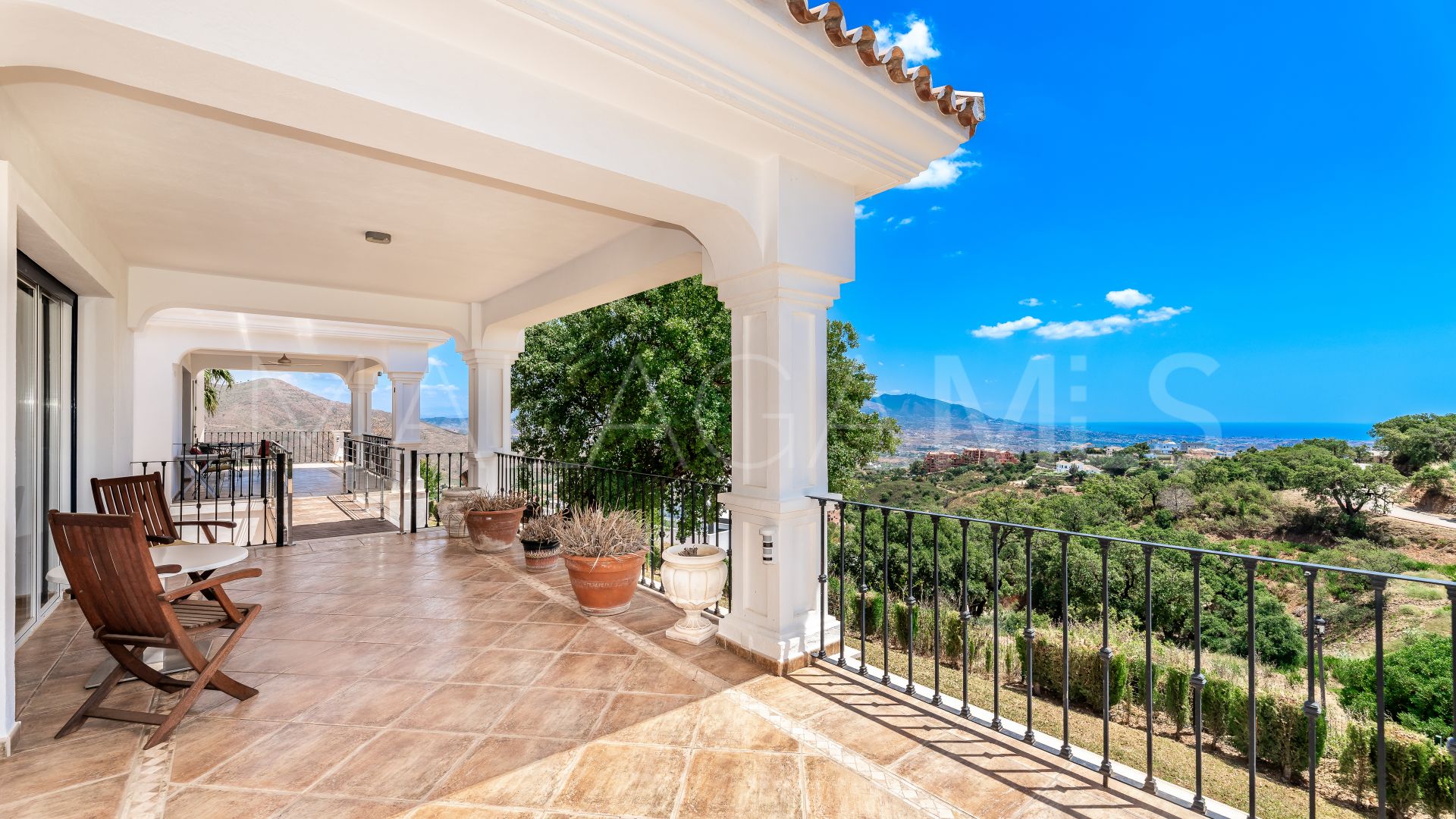 Villa for sale in Altos de Elviria