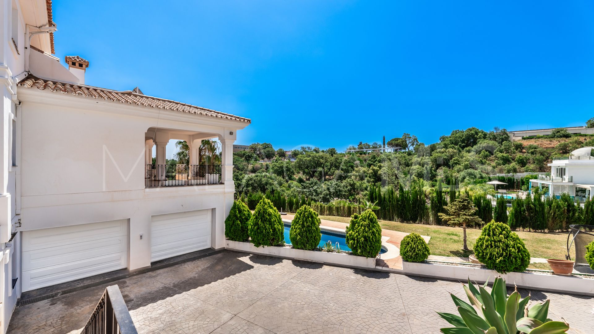 Villa for sale in Altos de Elviria