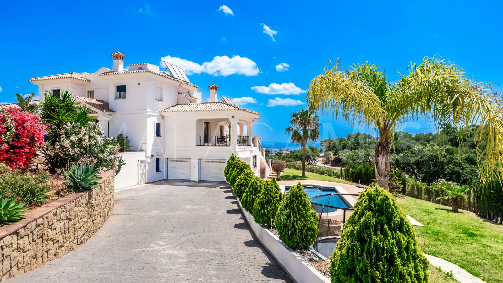 Villa for sale in Altos de Elviria