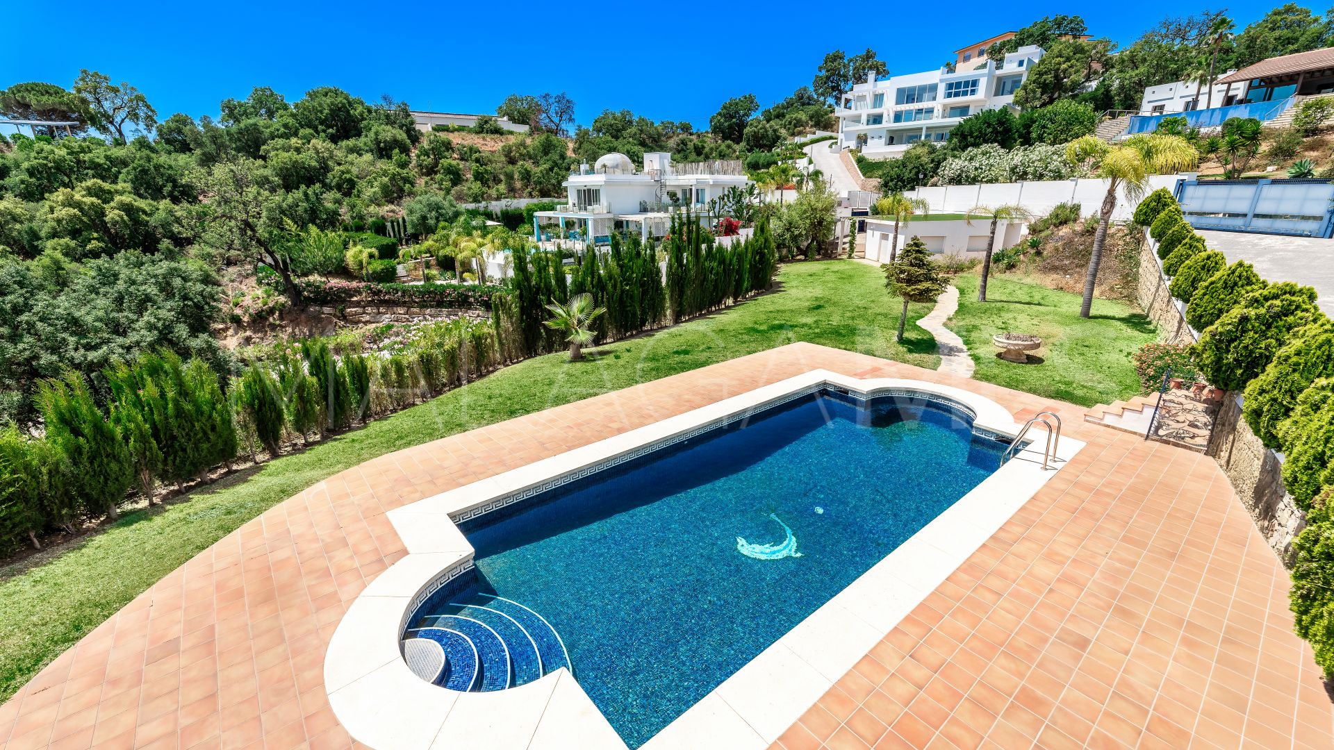 Villa for sale in Altos de Elviria