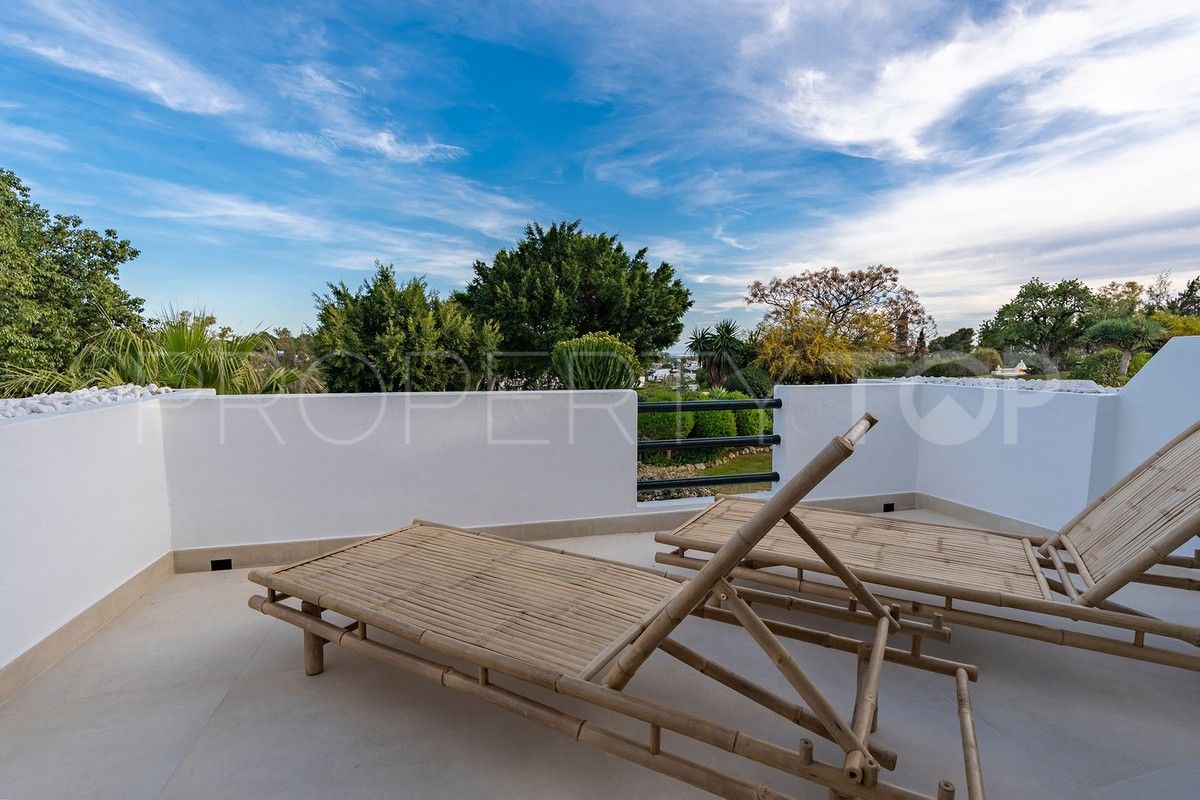 For sale town house in Nueva Andalucia with 3 bedrooms