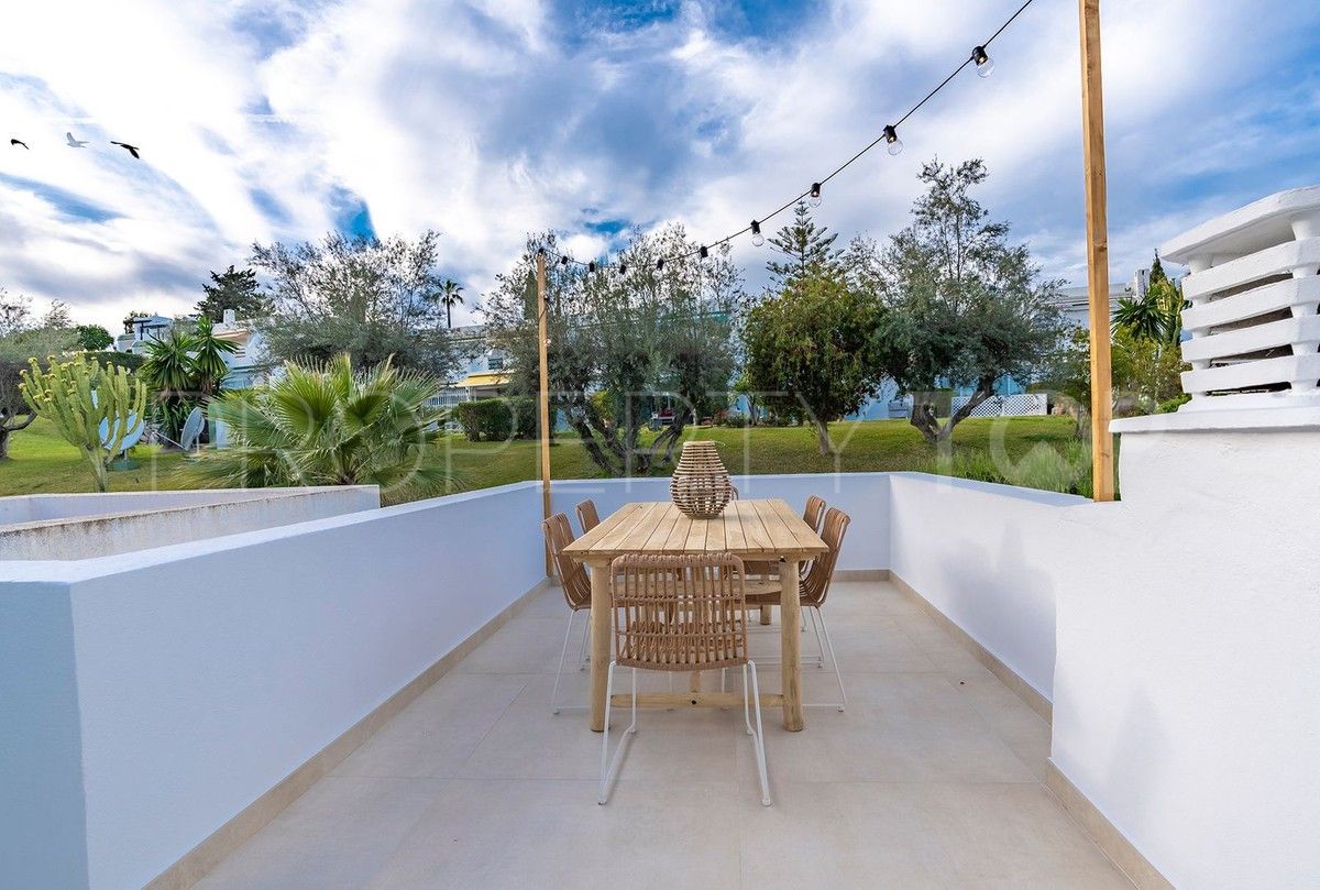 For sale town house in Nueva Andalucia with 3 bedrooms