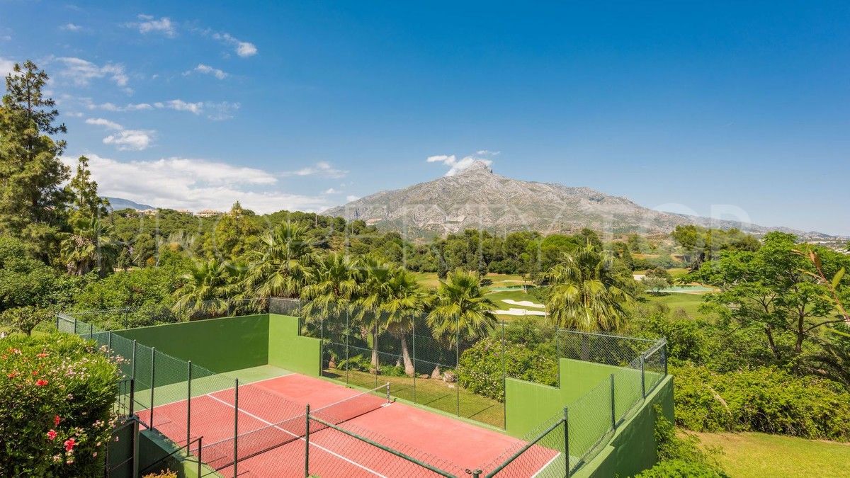 For sale town house in Nueva Andalucia with 3 bedrooms