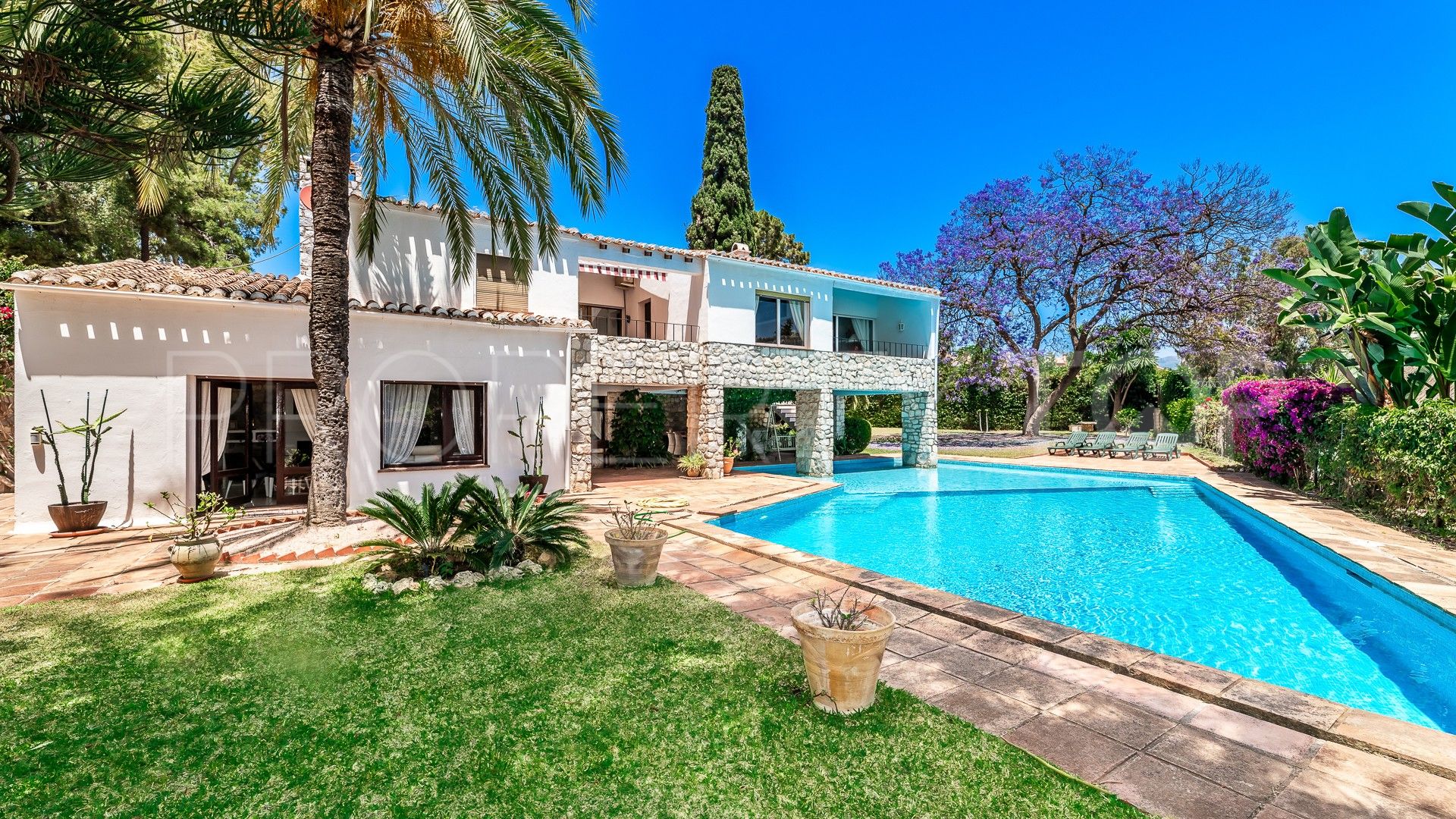 Se vende villa en Los Monteros