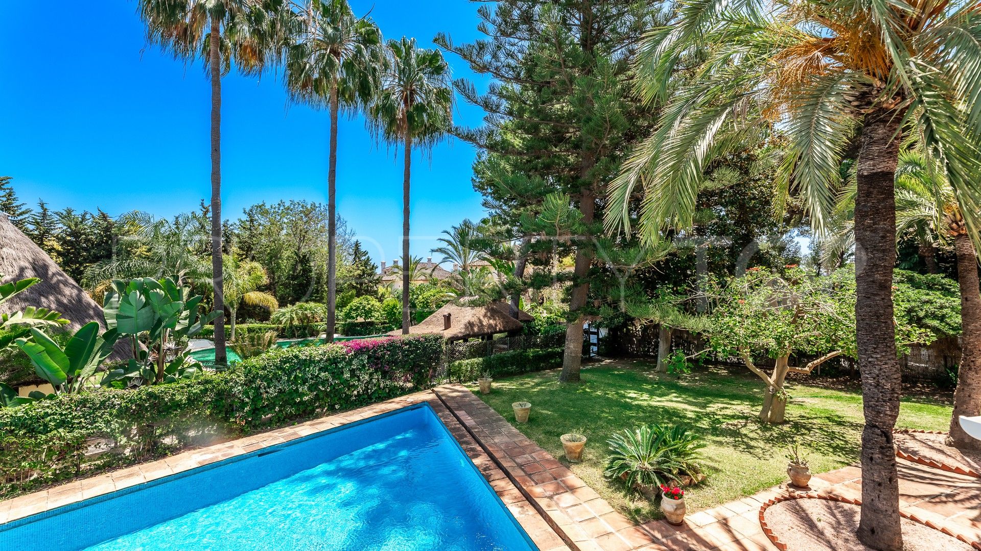 Se vende villa en Los Monteros