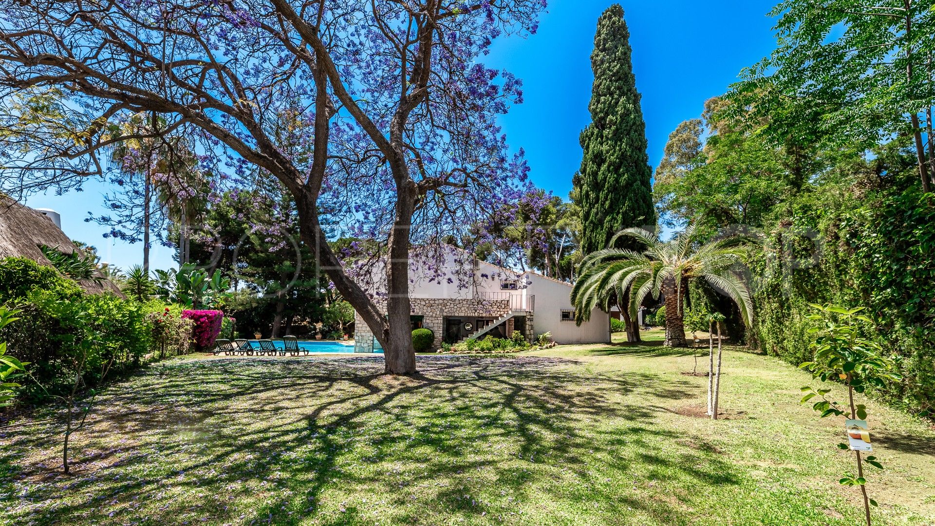 Se vende villa en Los Monteros