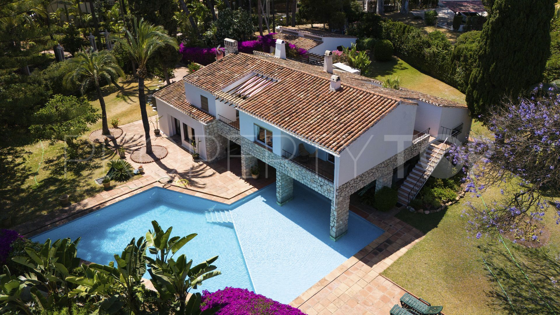 Se vende villa en Los Monteros