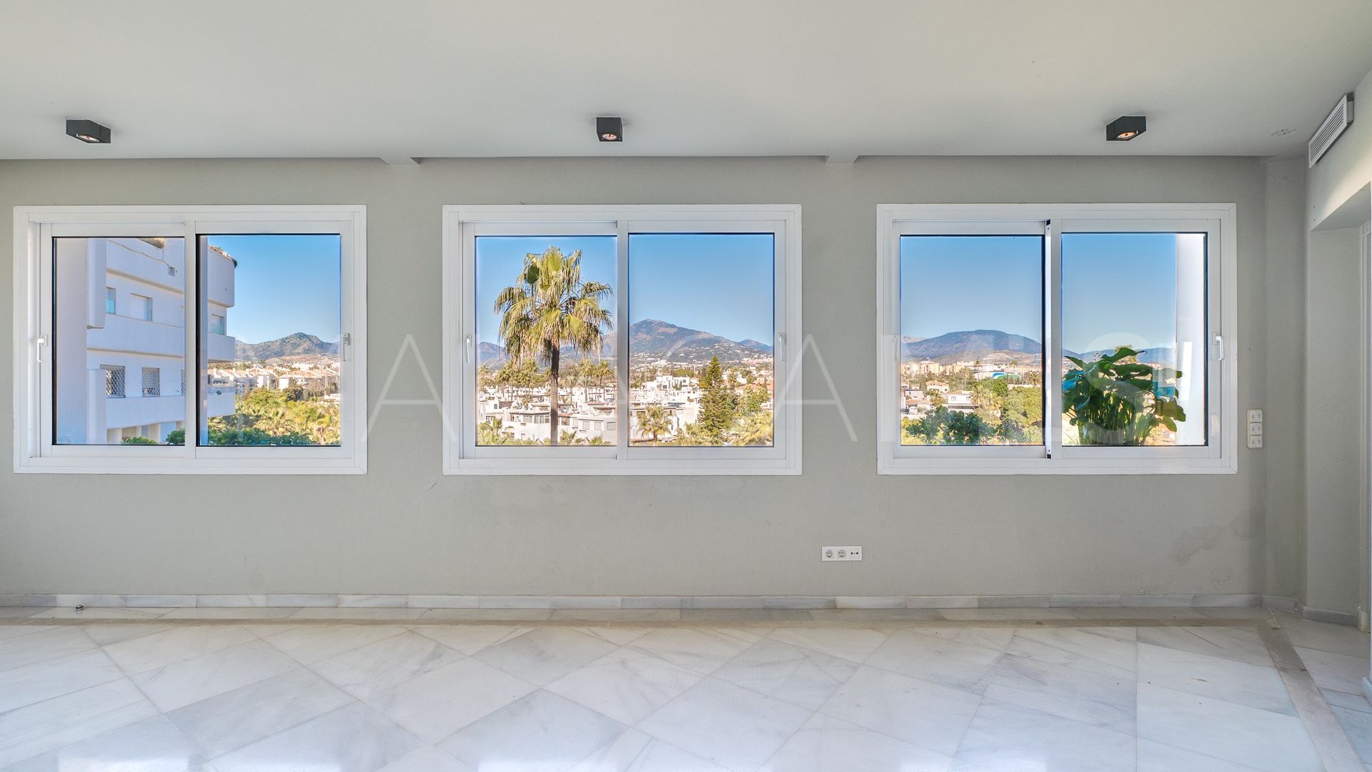 Atico duplex for sale in Guadalmina Baja