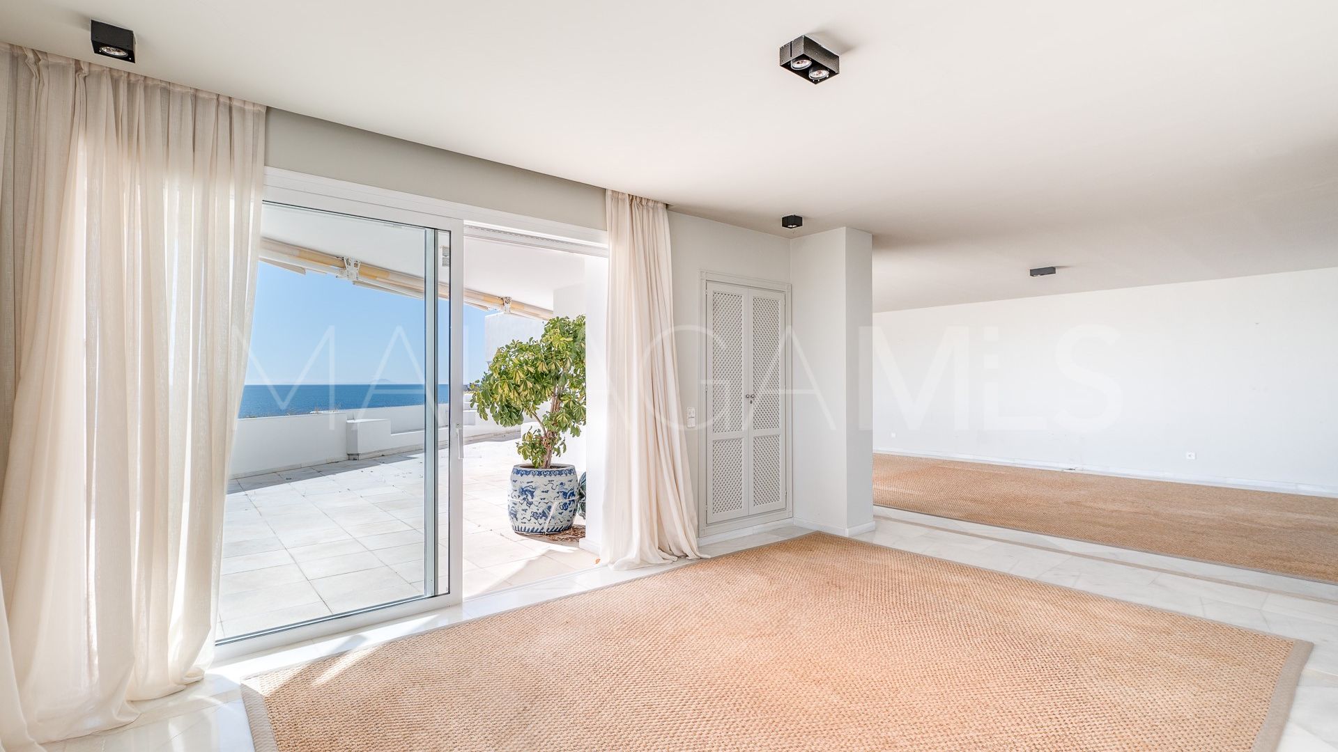 Atico duplex for sale in Guadalmina Baja