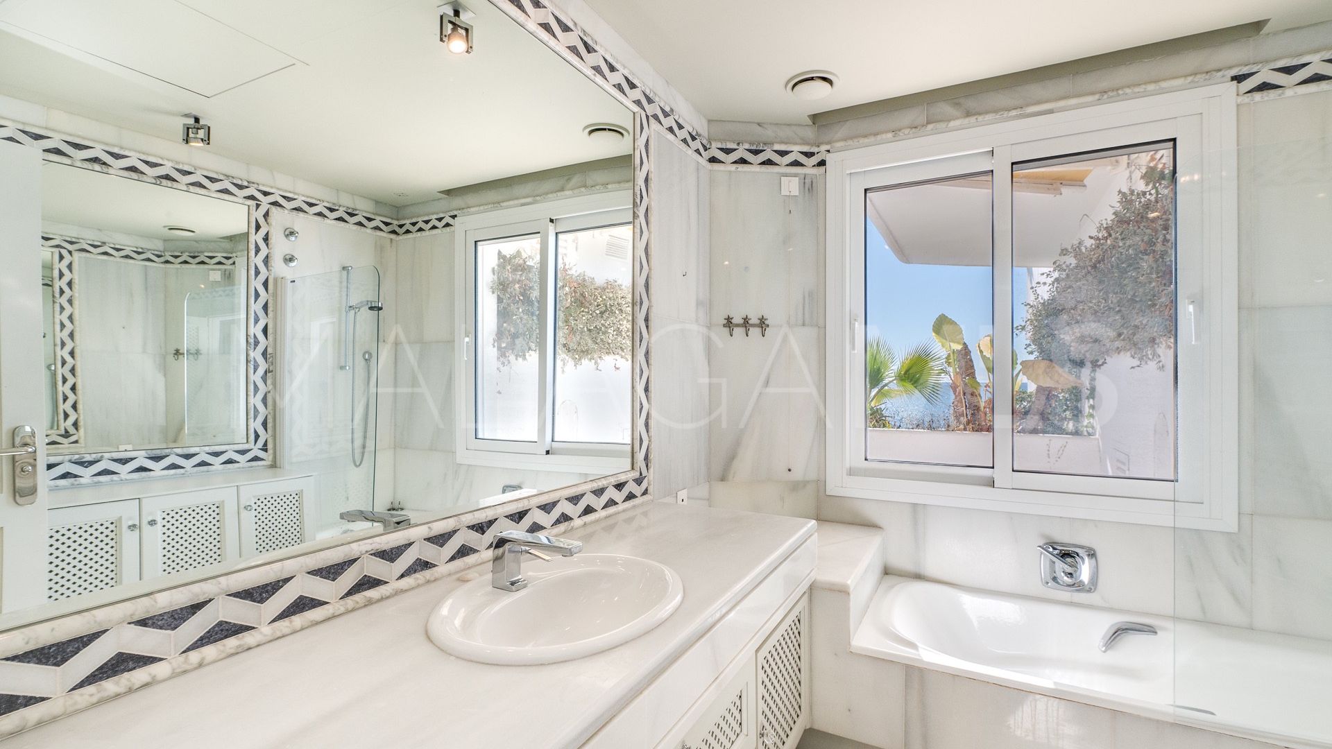 Atico duplex for sale in Guadalmina Baja
