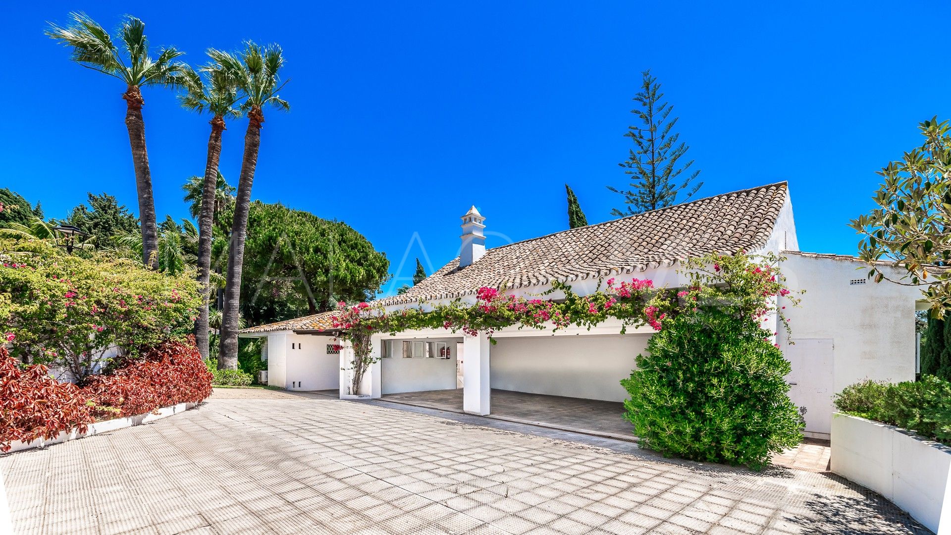 Las Lomas del Marbella Club, villa with 14 bedrooms for sale