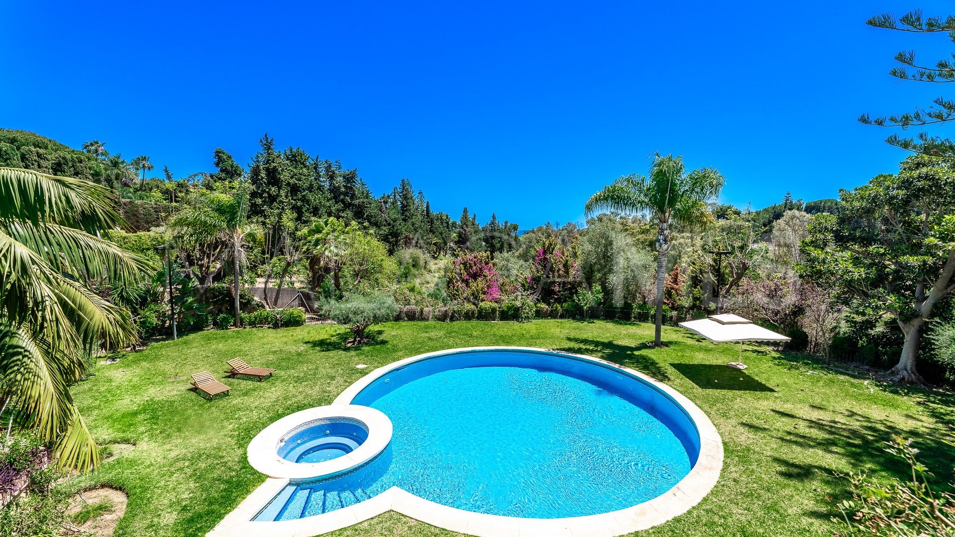 Las Lomas del Marbella Club, villa with 14 bedrooms for sale