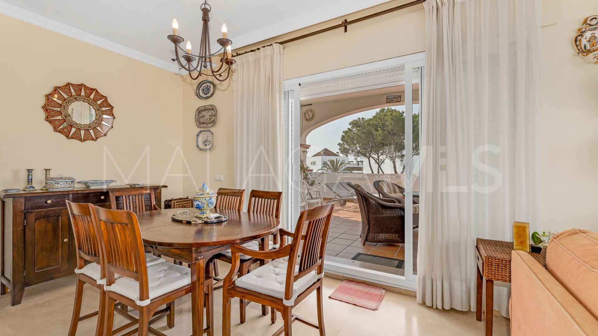 Buy atico with 2 bedrooms in Elviria