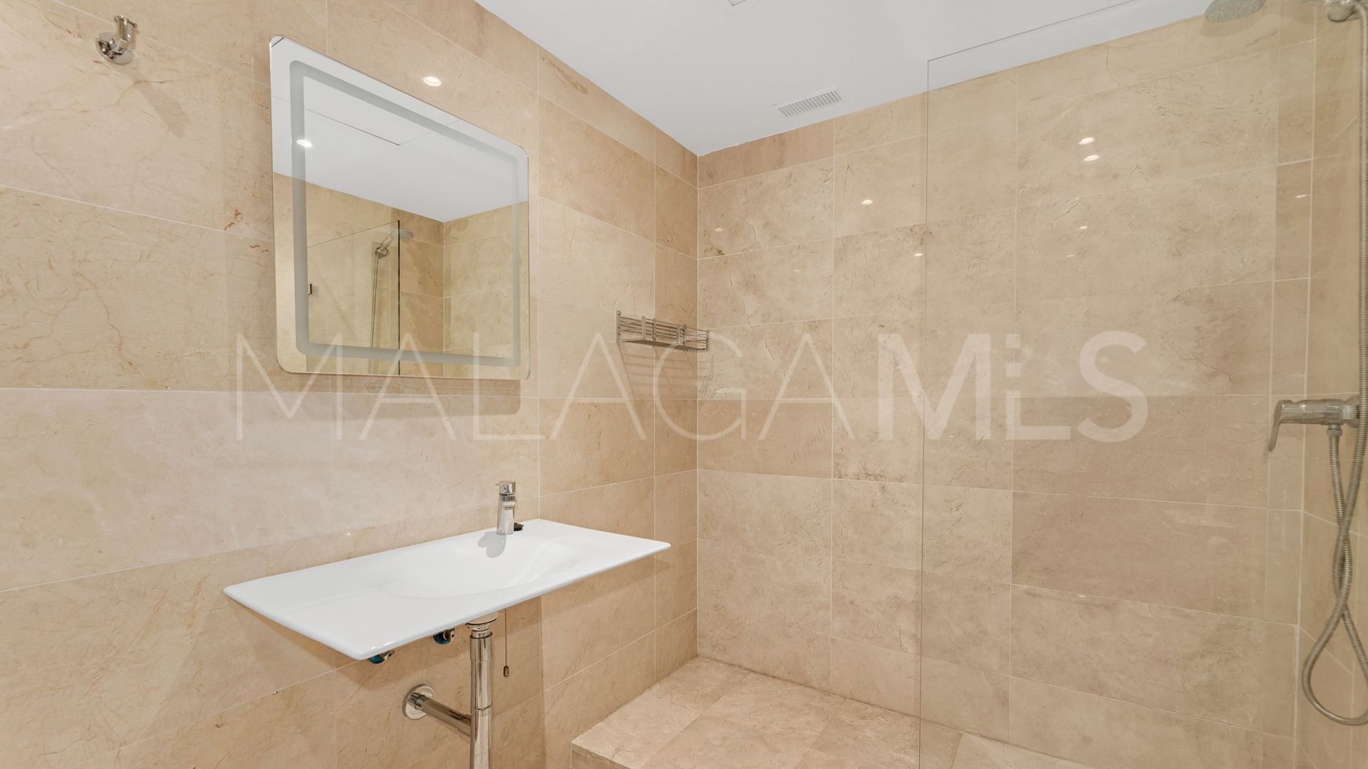 Apartamento for sale in Altos de Elviria