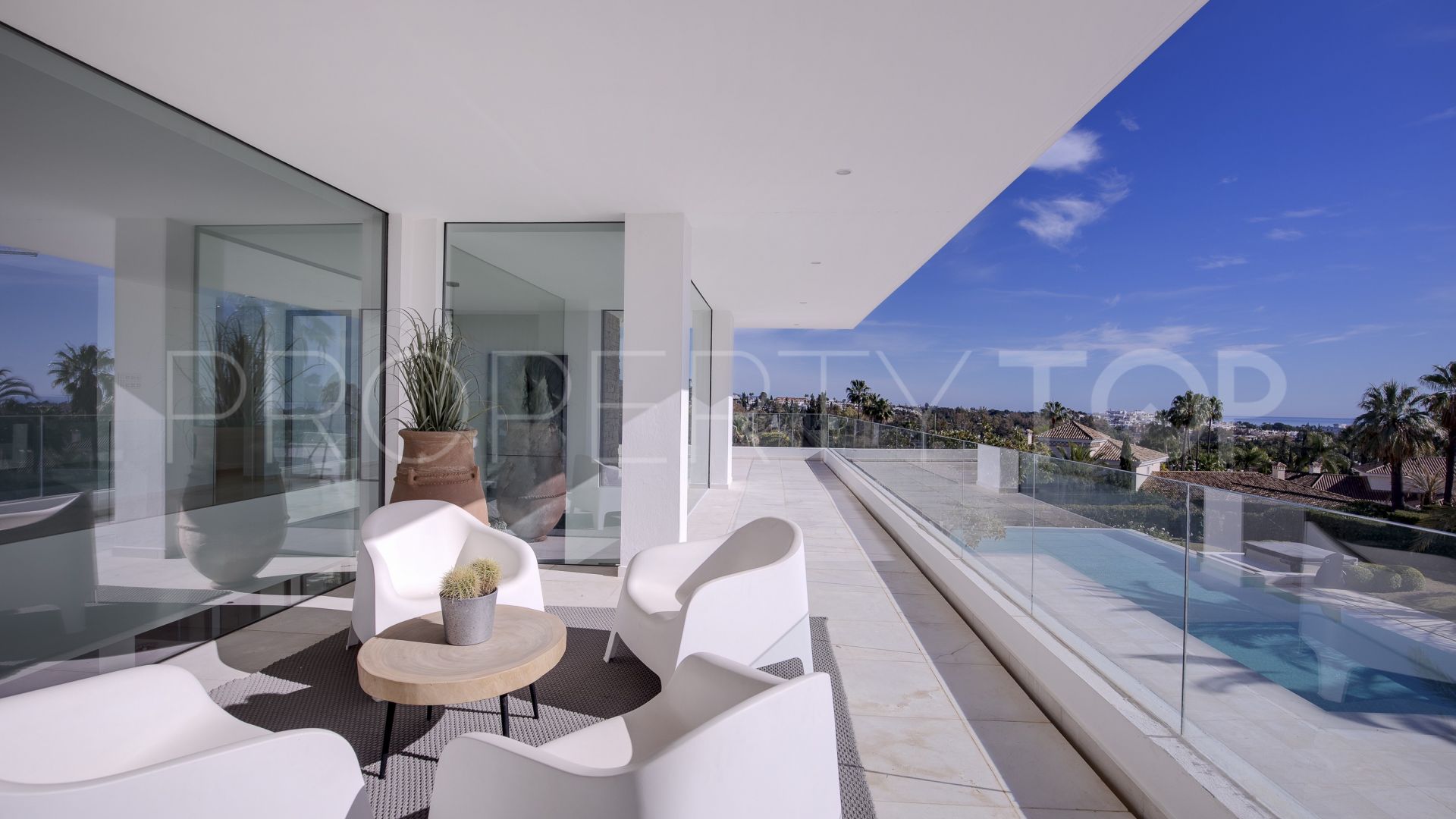 Villa en venta en Nueva Andalucia con 7 dormitorios