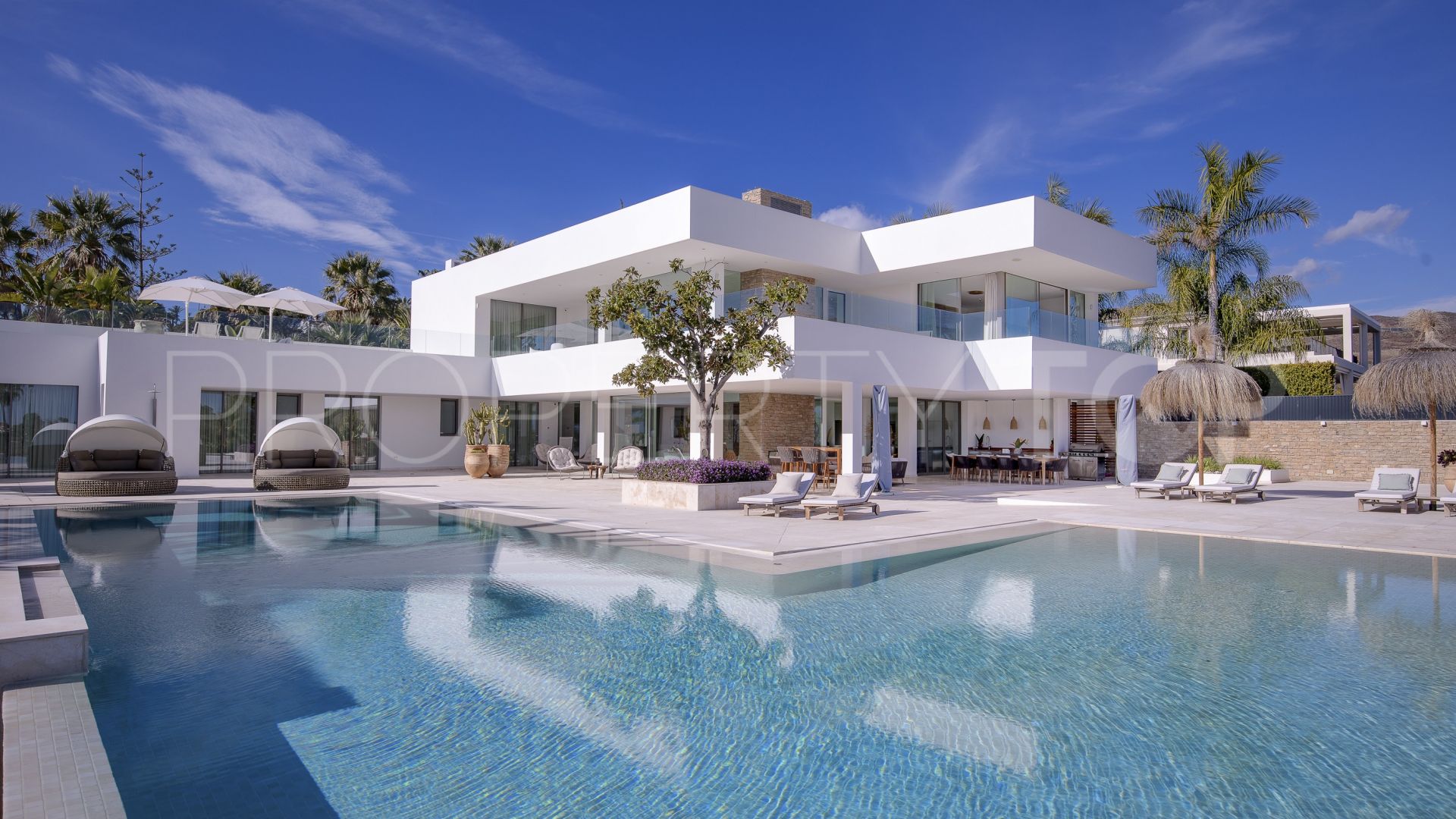 Villa en venta en Nueva Andalucia con 7 dormitorios
