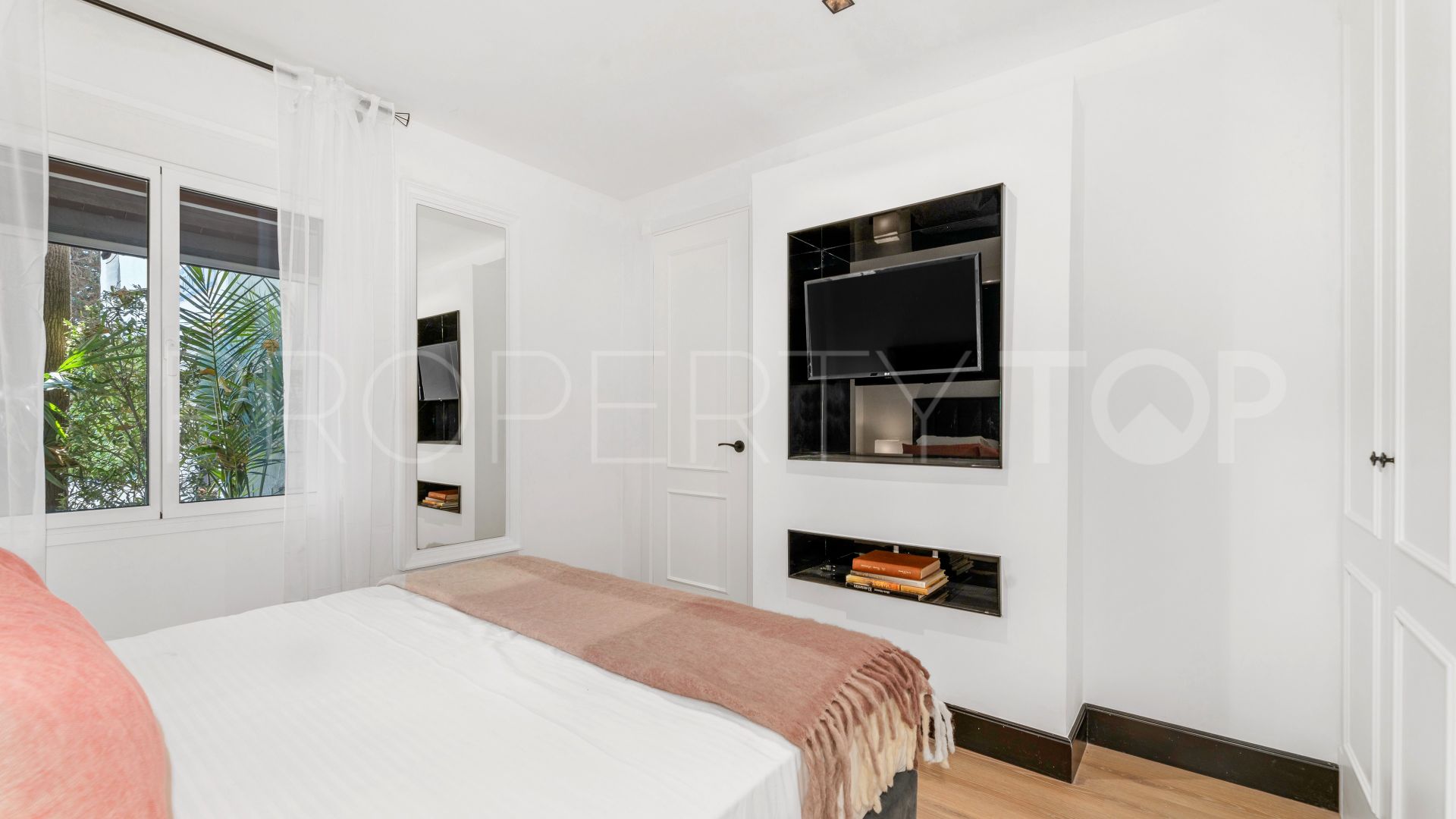 1 bedroom Puente Romano apartment for sale