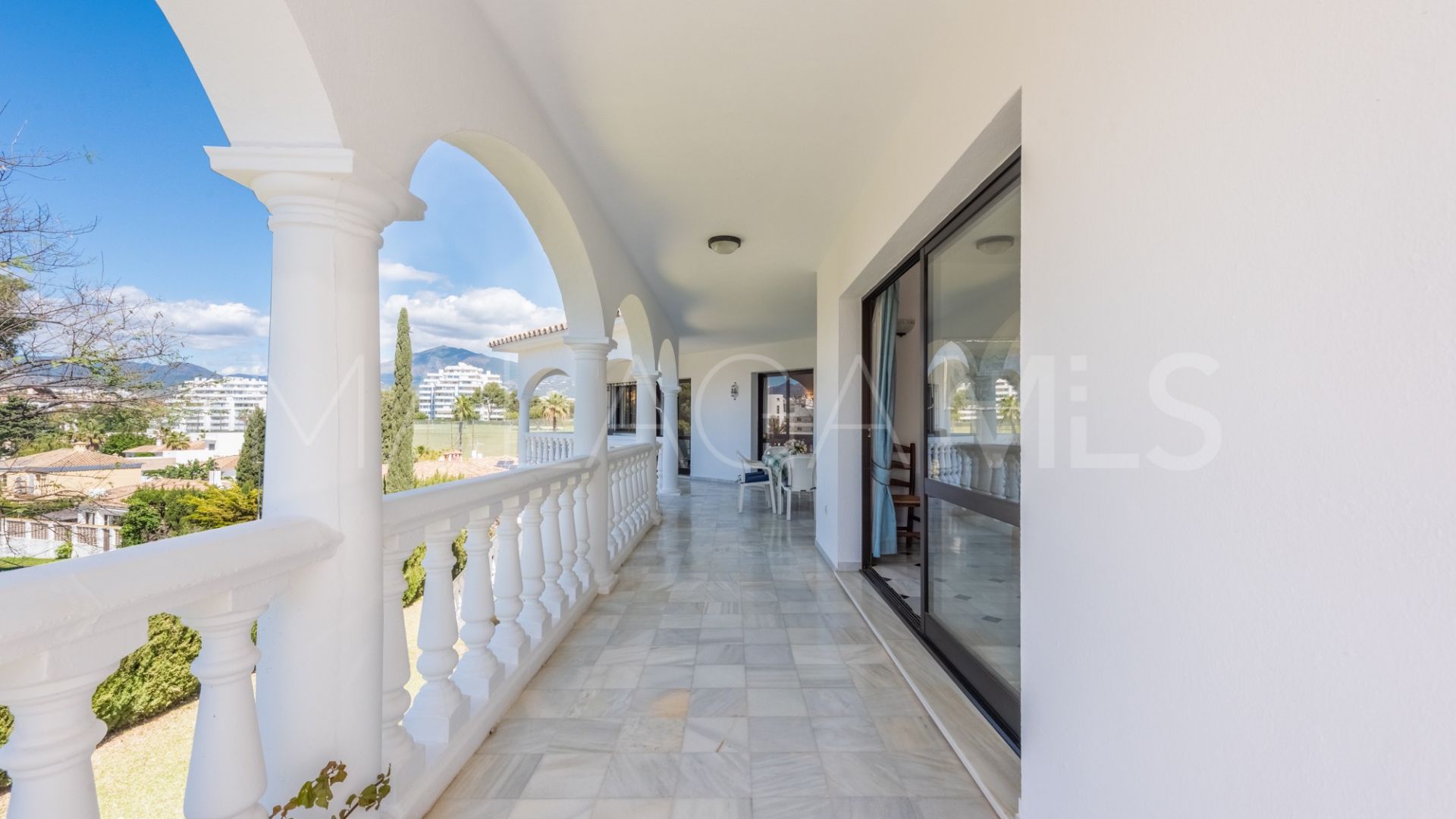 Villa for sale in Guadalmina Alta