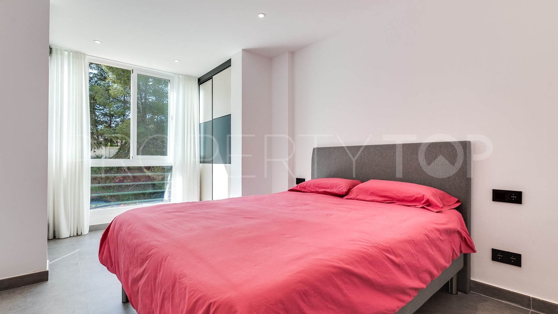 Buy 2 bedrooms apartment in Marbella - Puerto Banus