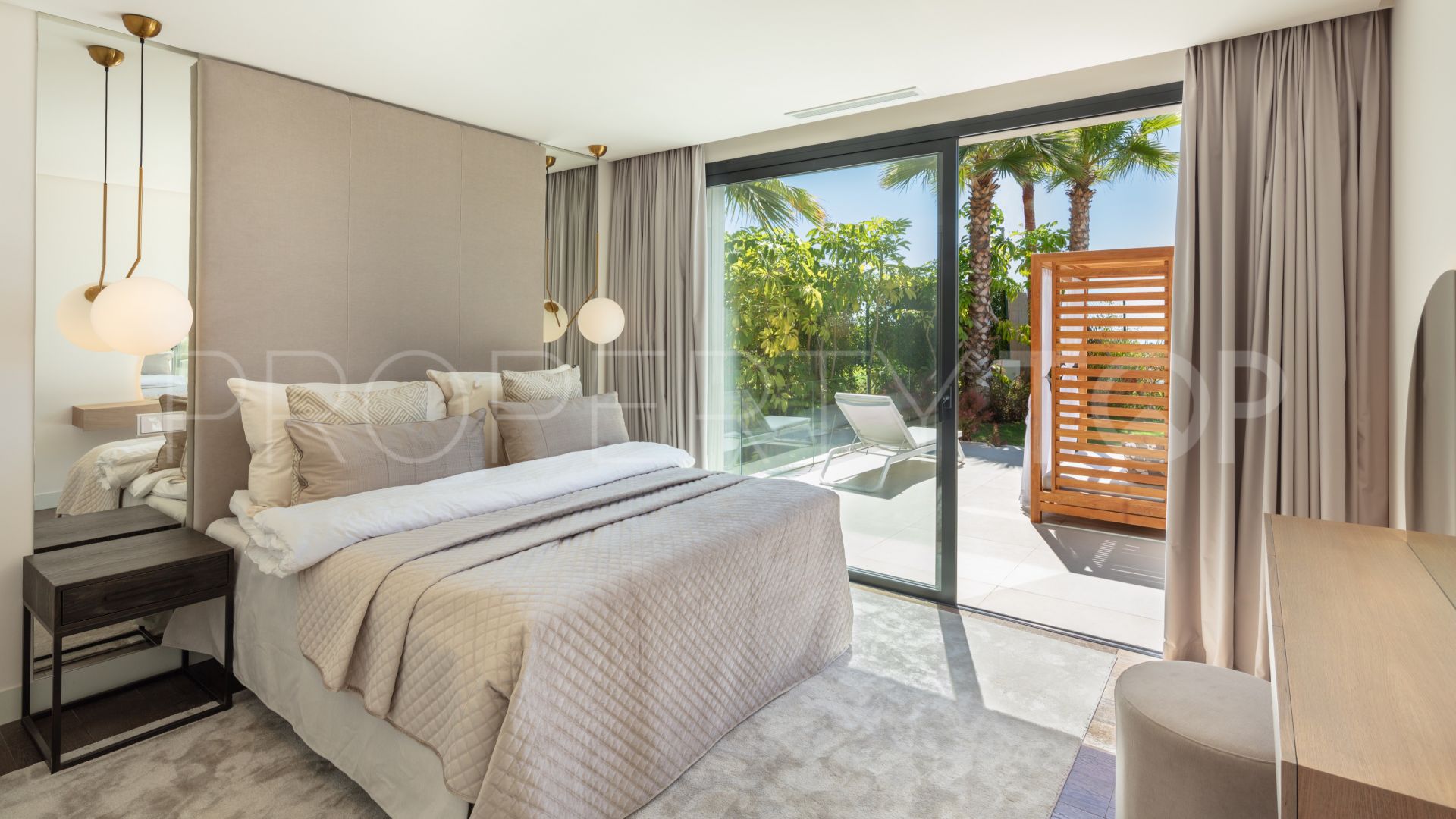 Villa a la venta en Marbella - Puerto Banus con 5 dormitorios