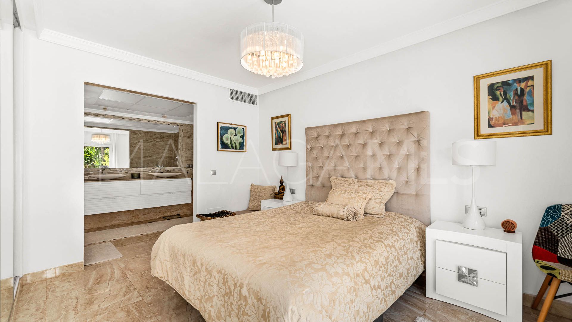 Villa for sale in Elviria with 5 bedrooms