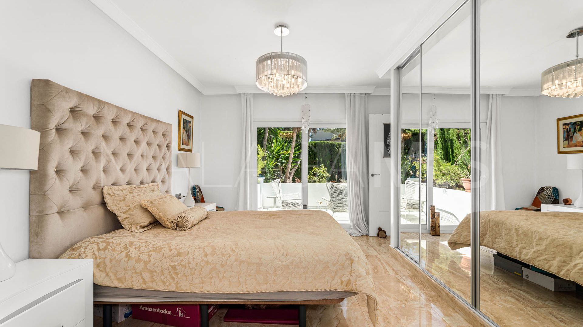 Villa for sale in Elviria with 5 bedrooms