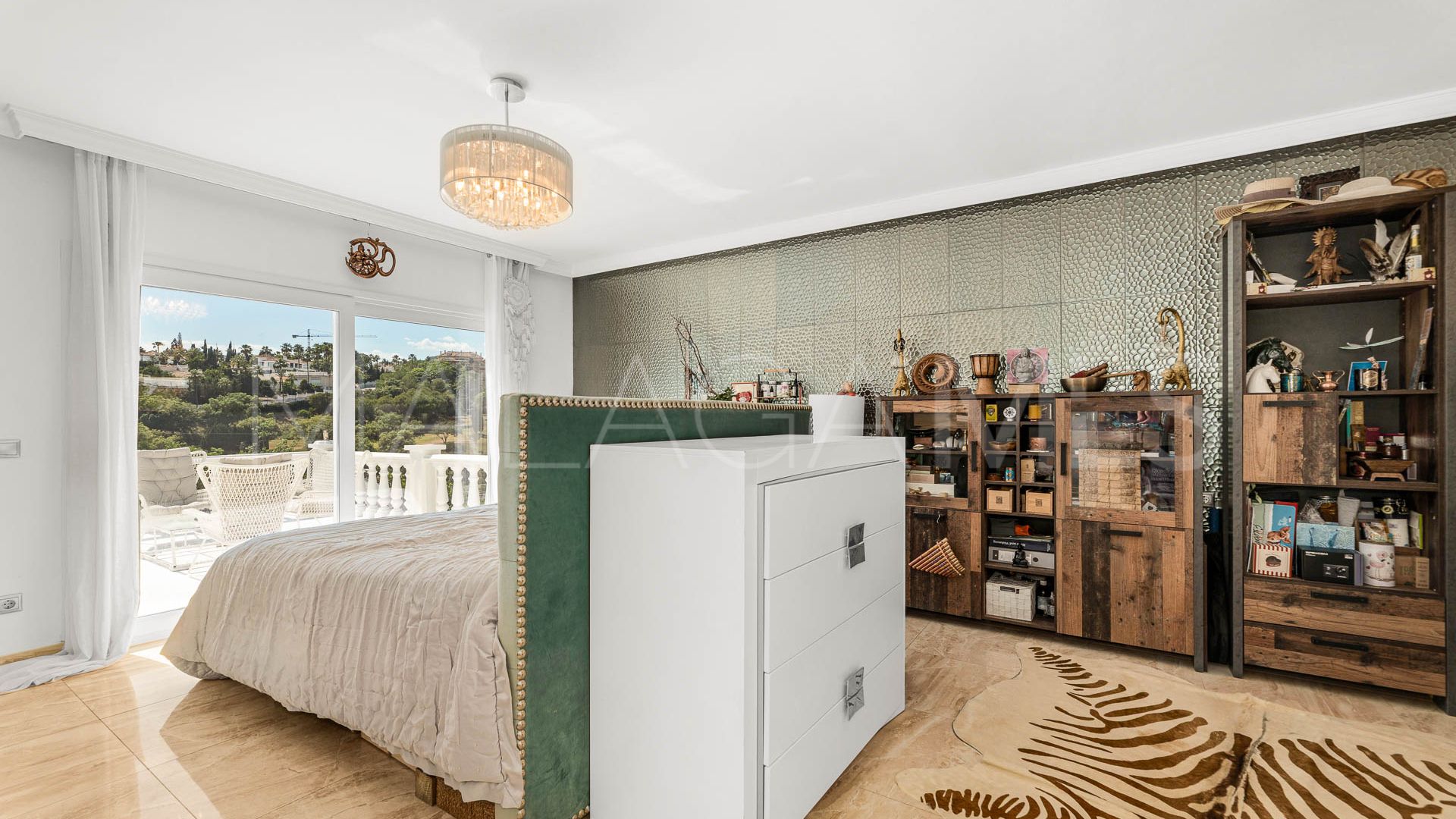 Villa for sale in Elviria with 5 bedrooms