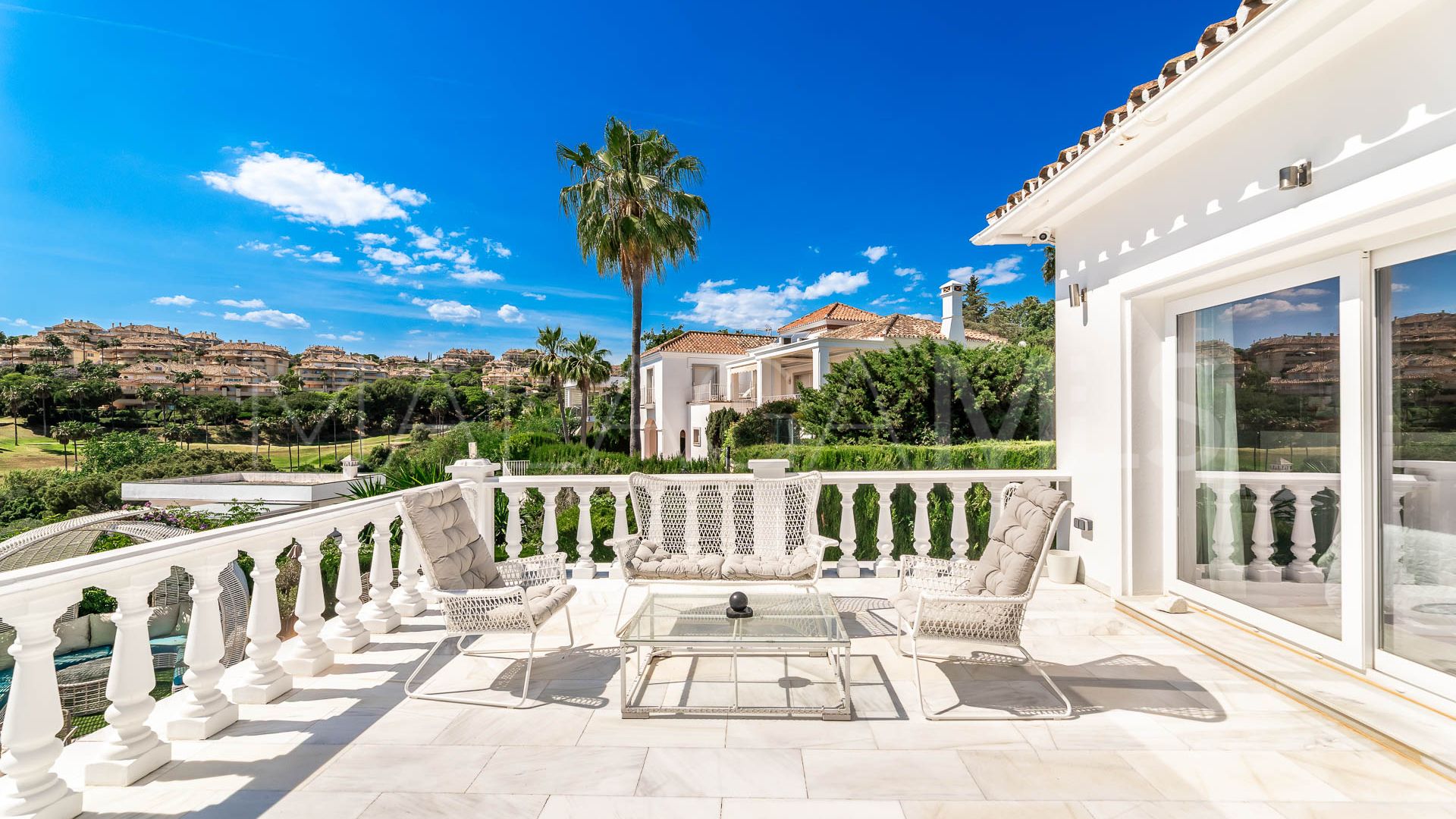 Villa for sale in Elviria with 5 bedrooms