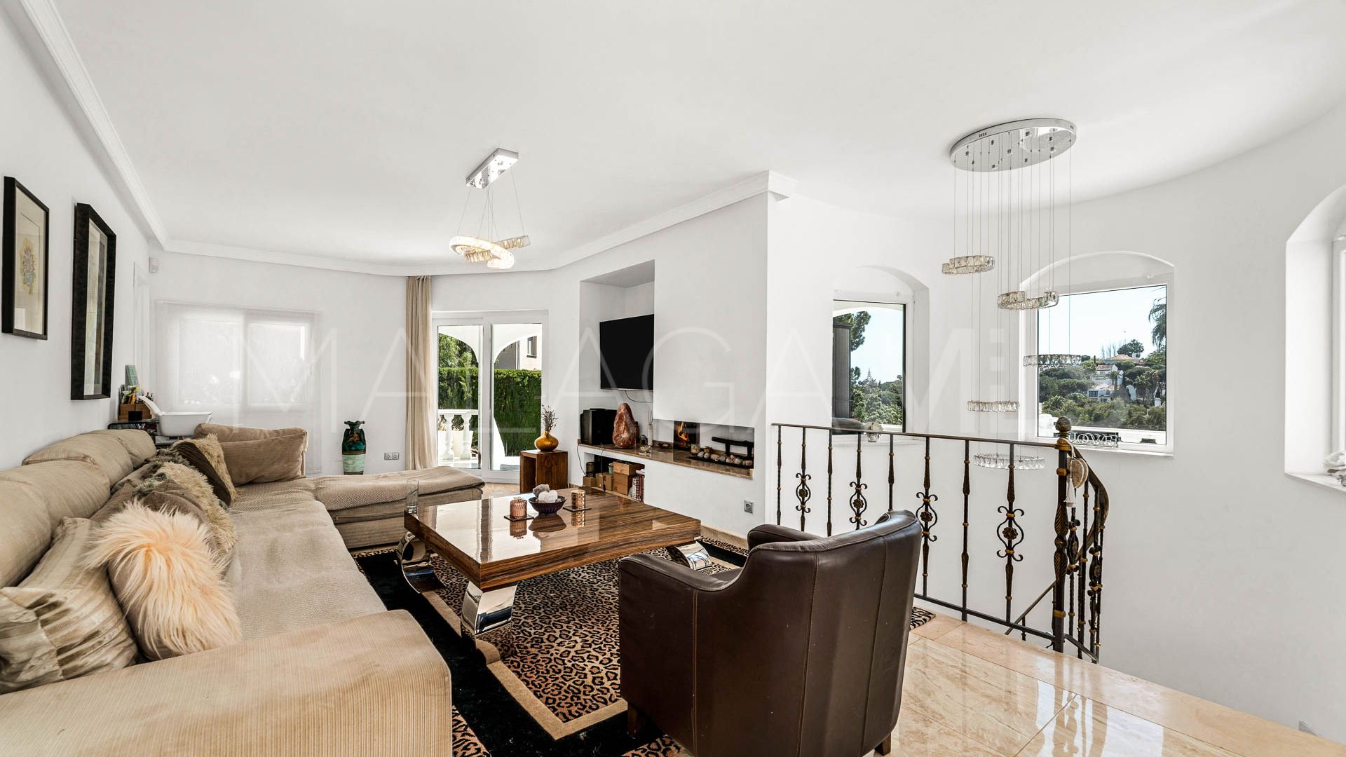 Villa for sale in Elviria with 5 bedrooms