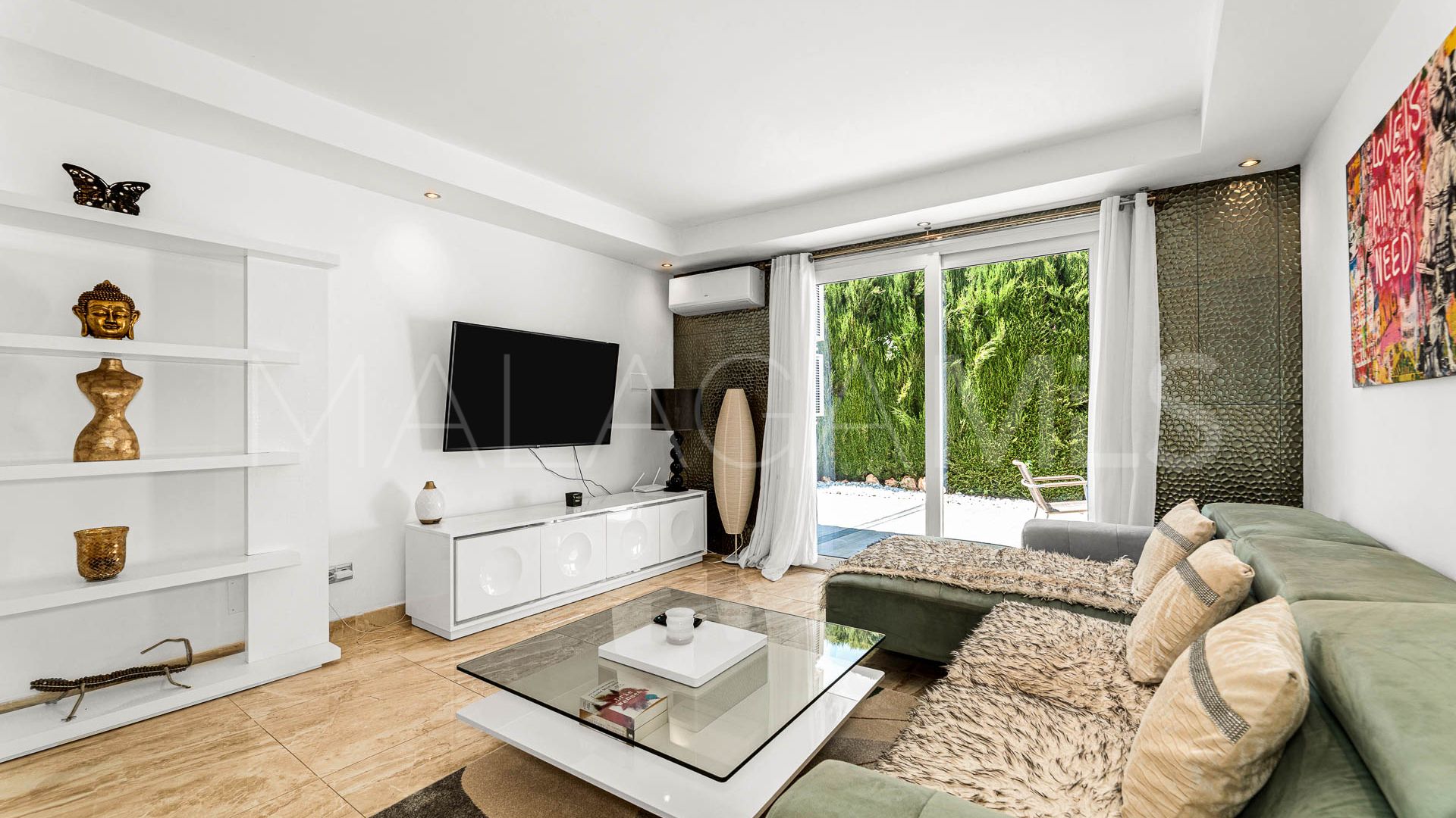 Villa for sale in Elviria with 5 bedrooms