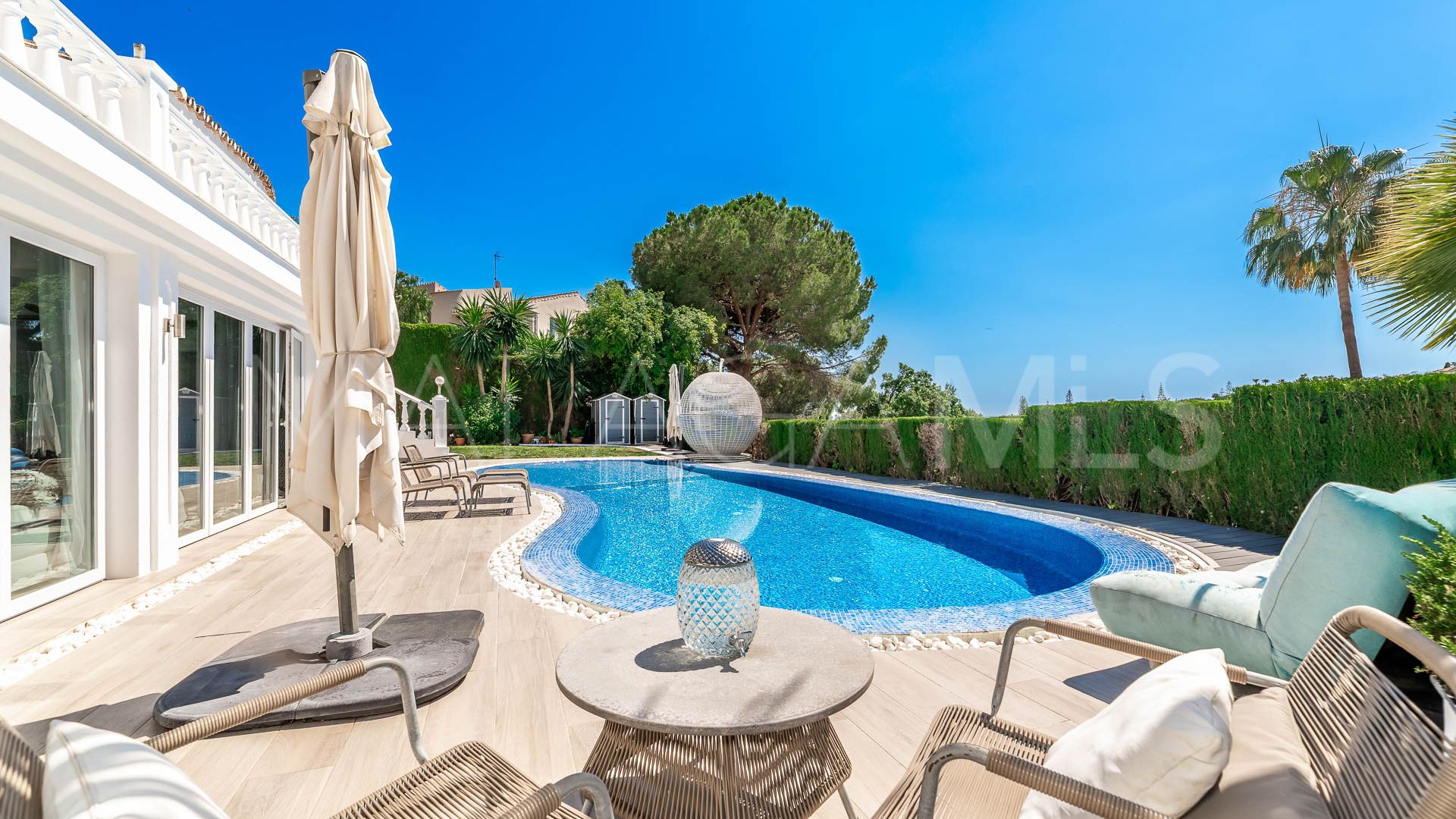 Villa for sale in Elviria with 5 bedrooms