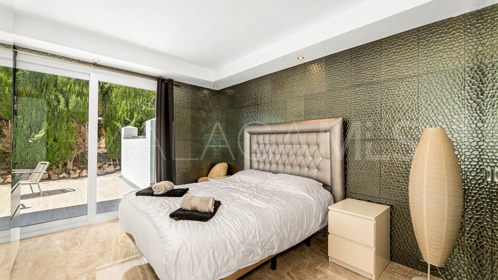 Villa for sale in Elviria with 5 bedrooms