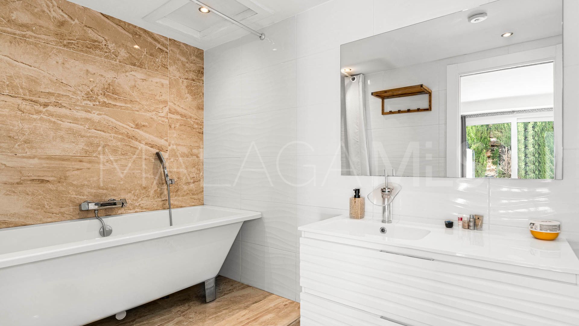 Villa for sale in Elviria with 5 bedrooms