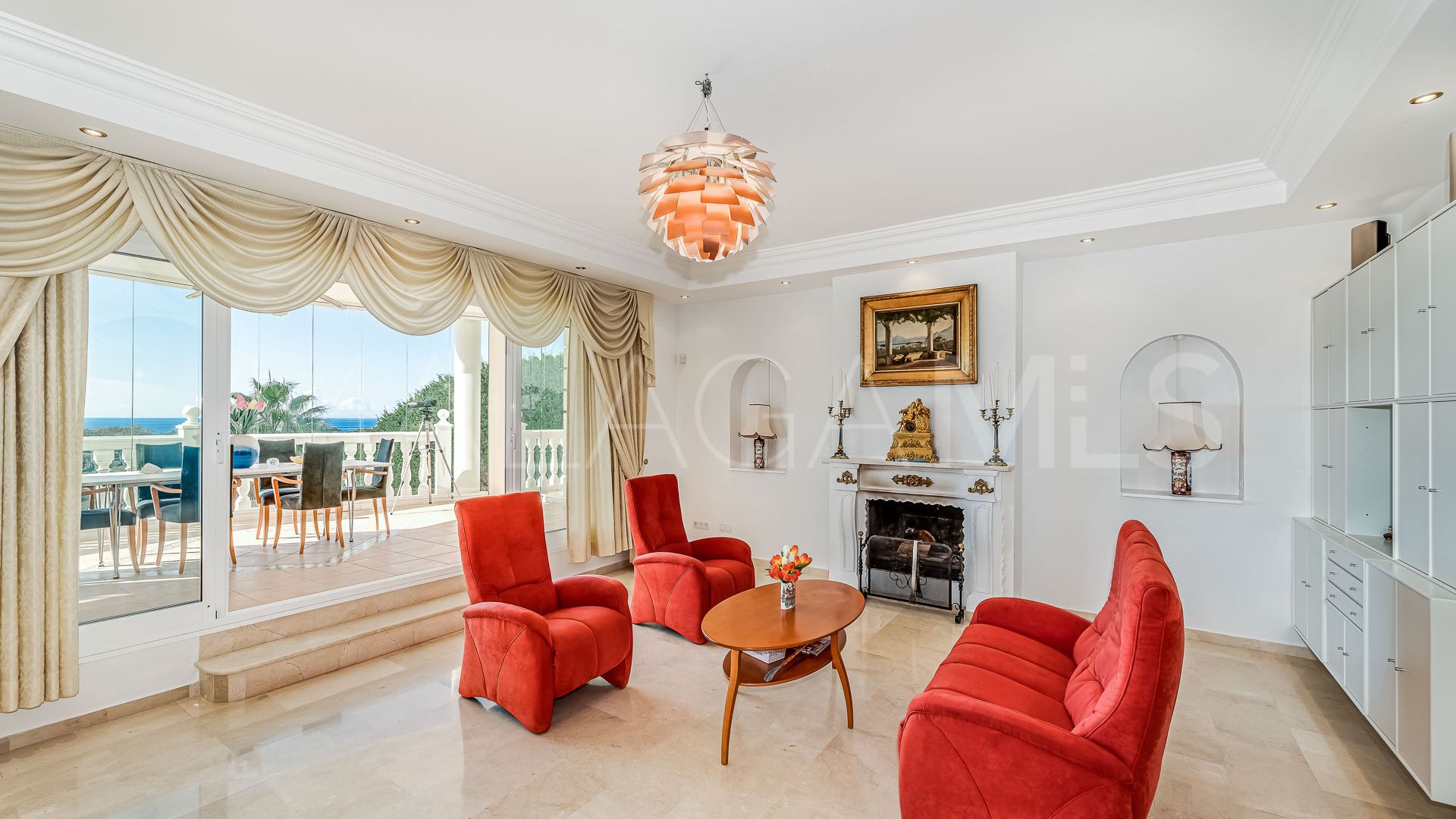 Villa for sale in Elviria