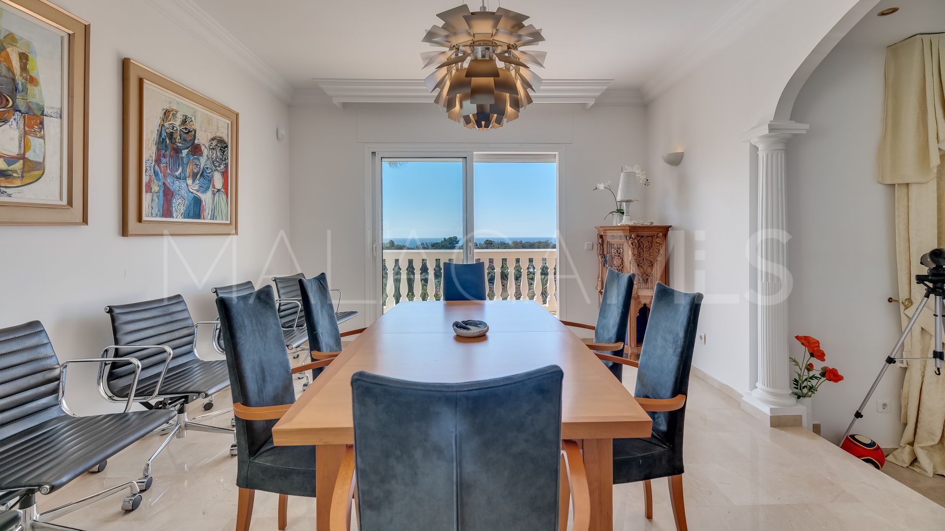Villa for sale in Elviria