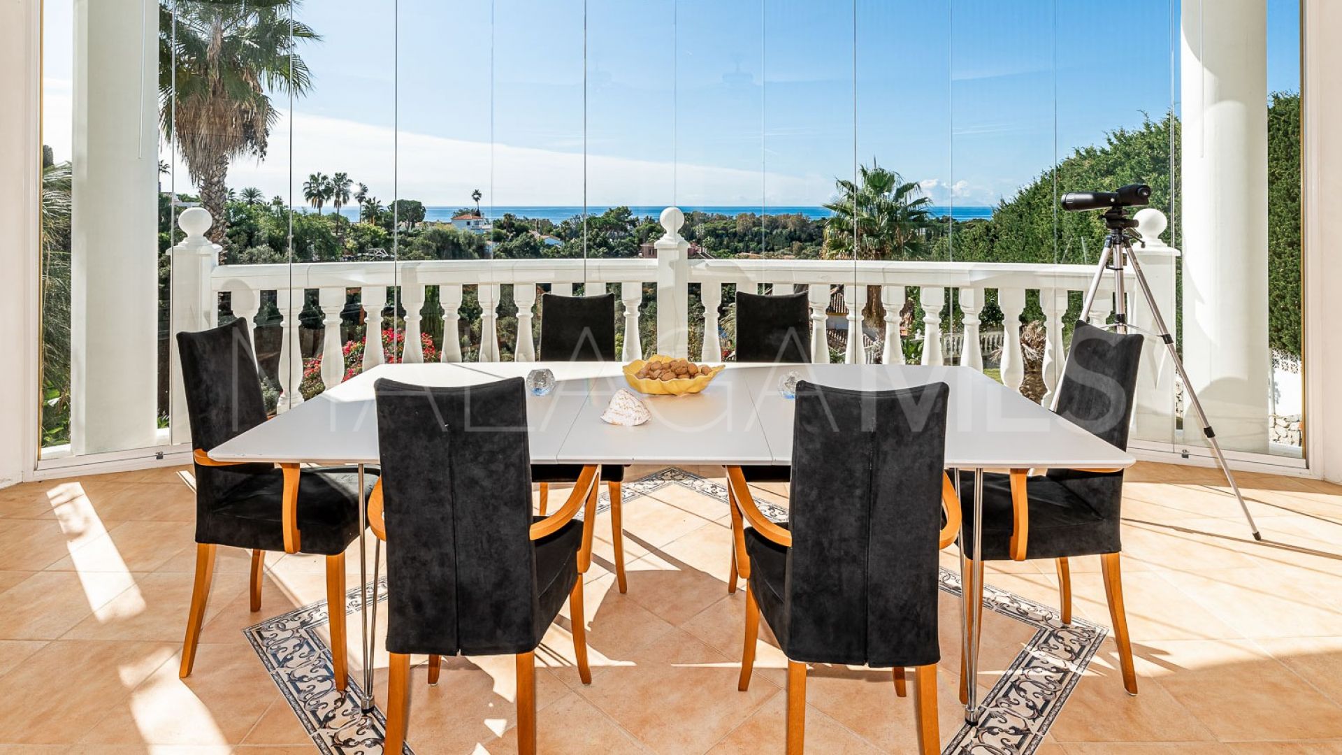 Villa for sale in Elviria