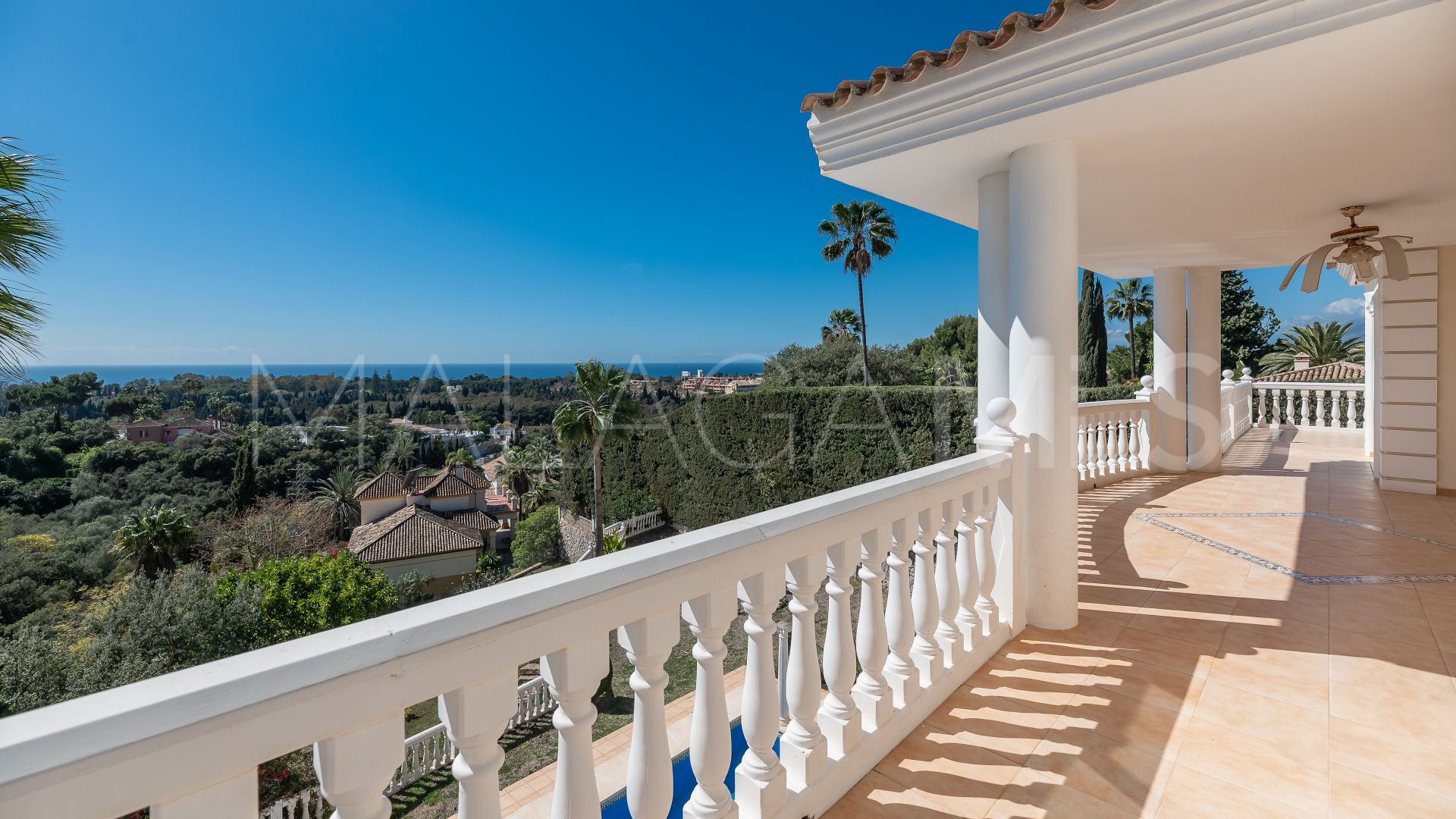 Villa for sale in Elviria