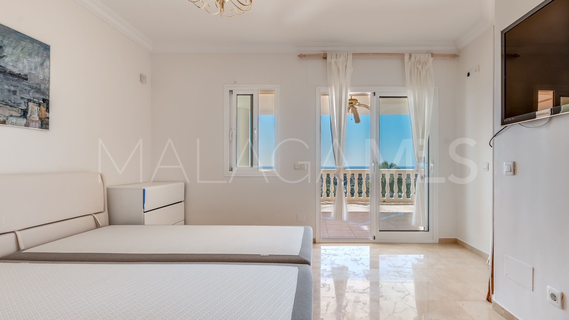 Villa for sale in Elviria