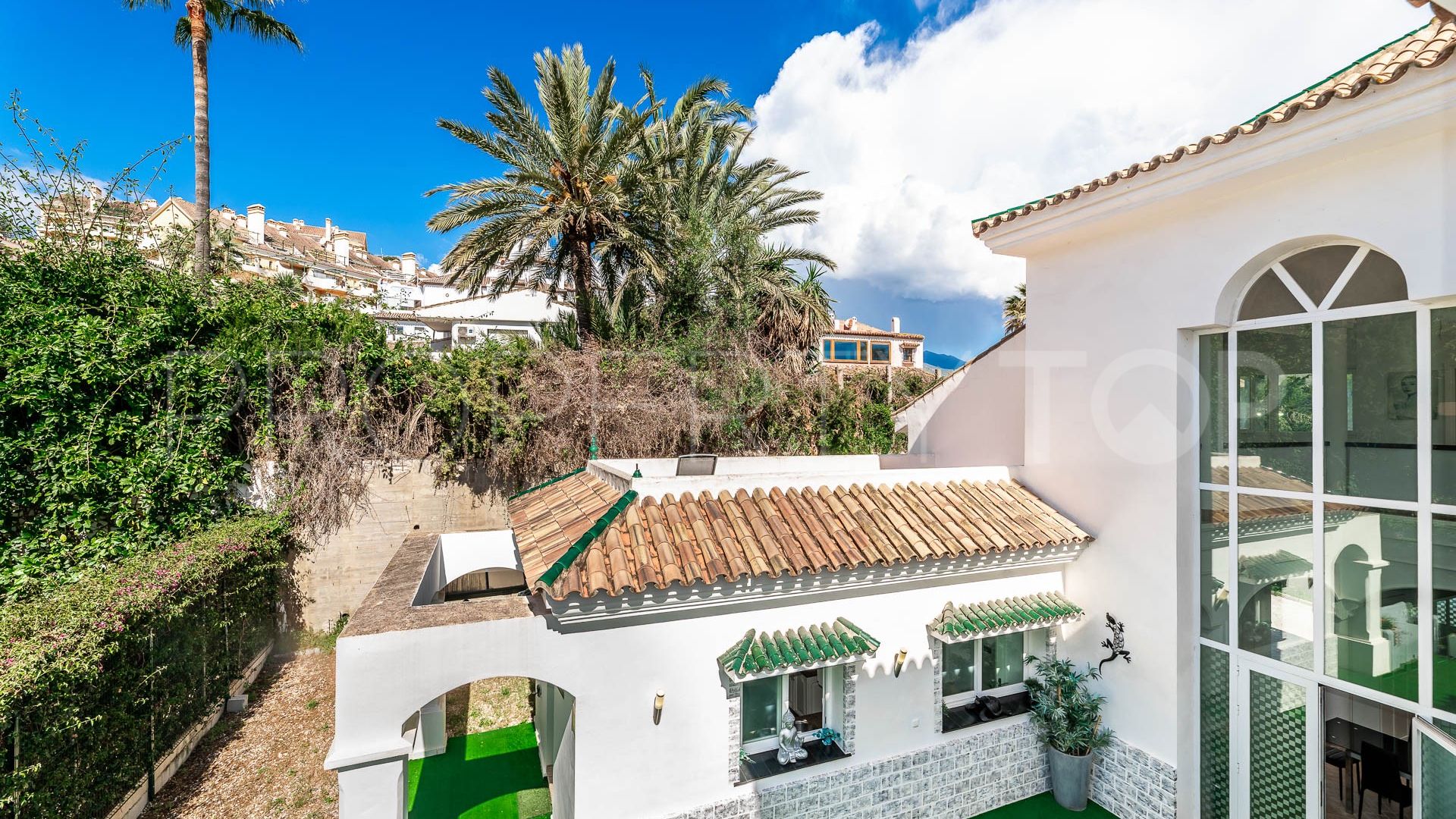 For sale house in Nueva Andalucia