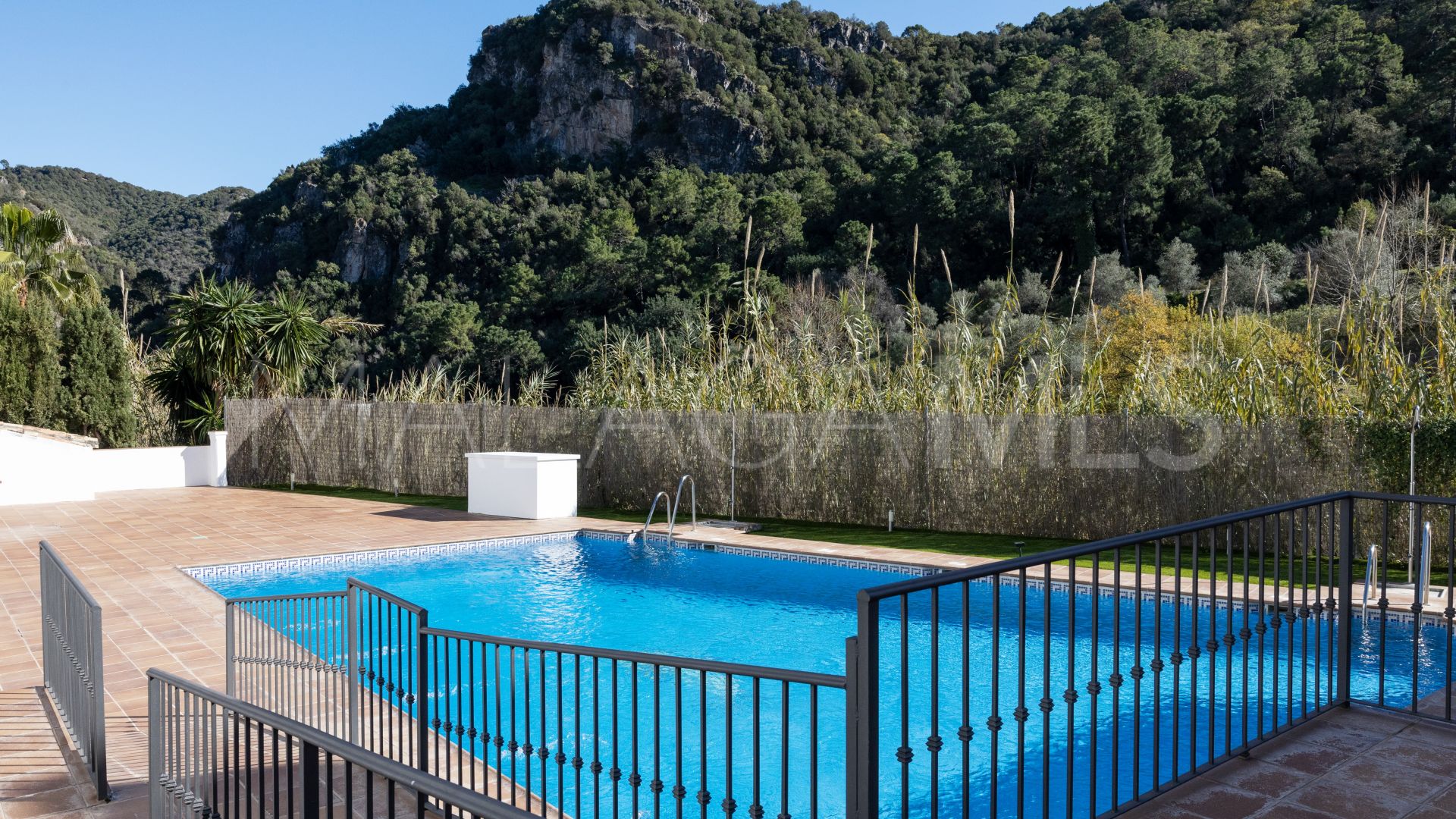 Town house in Benahavis for sale