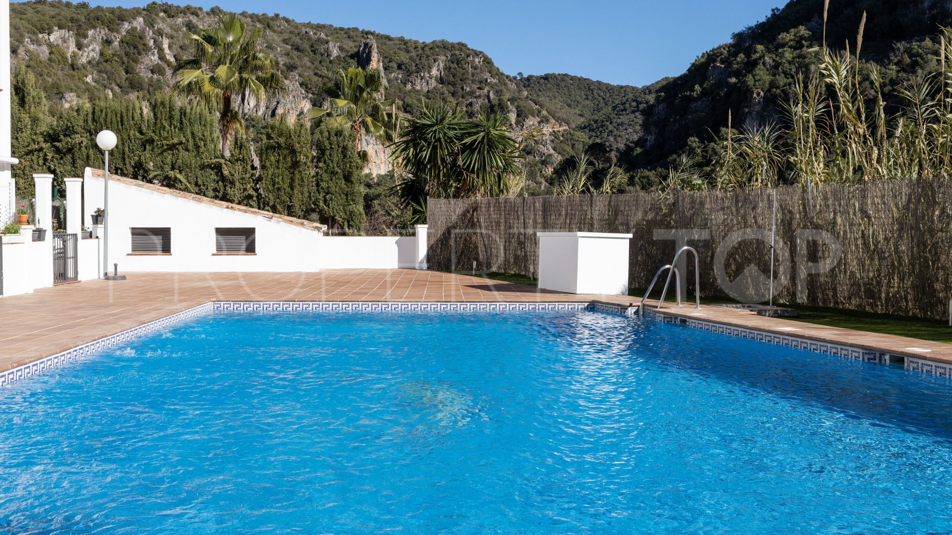 For sale town house with 3 bedrooms in Benahavis