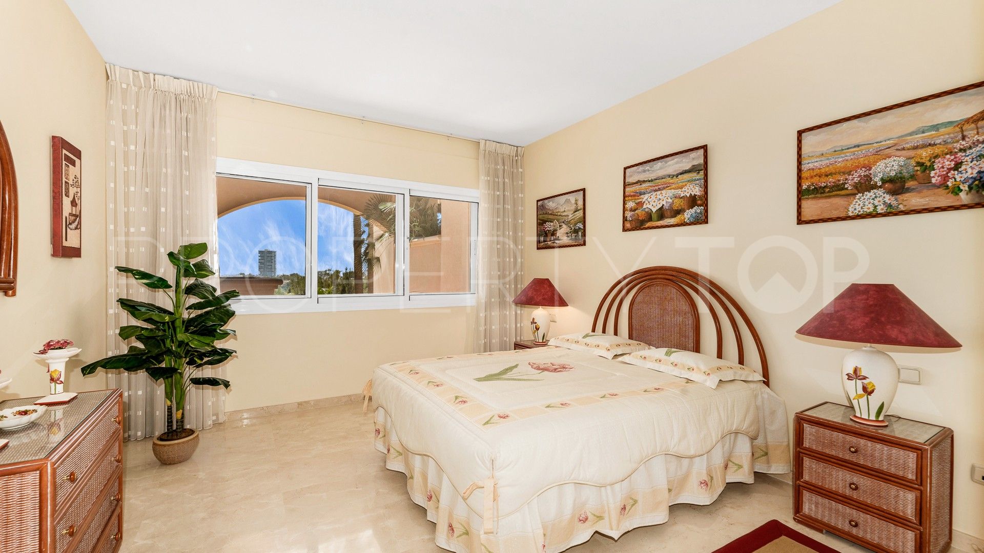 Se vende apartamento con 3 dormitorios en Rio Real