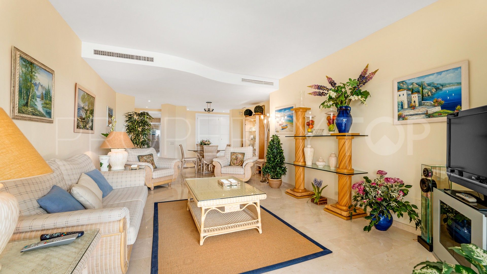 For sale Rio Real 3 bedrooms apartment