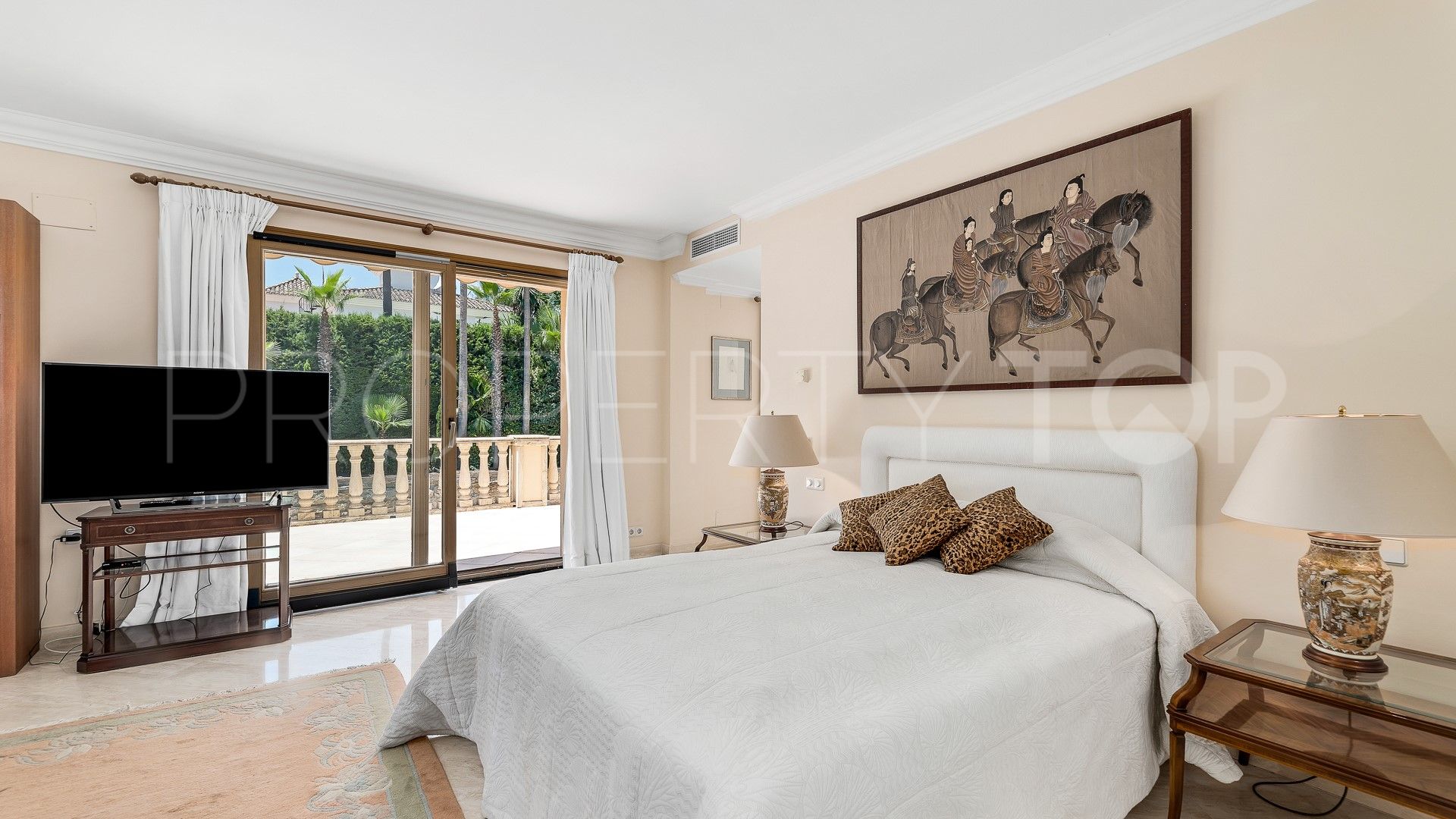 4 bedrooms Nueva Andalucia villa for sale